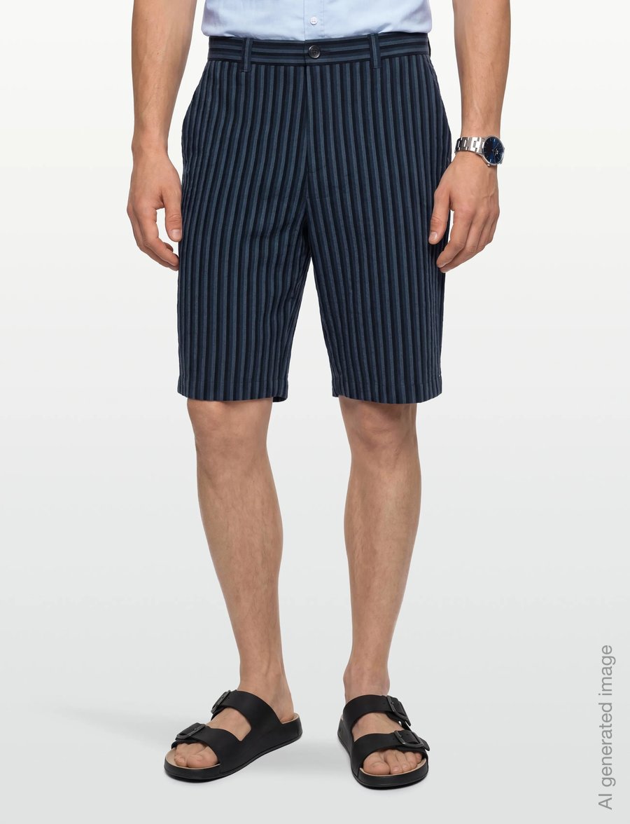 Maison Kitsune - STRIPES SEERSUCKER STAN BERMUDA SHORT - vabaaja lühikesed püksid - navy stripe - 3