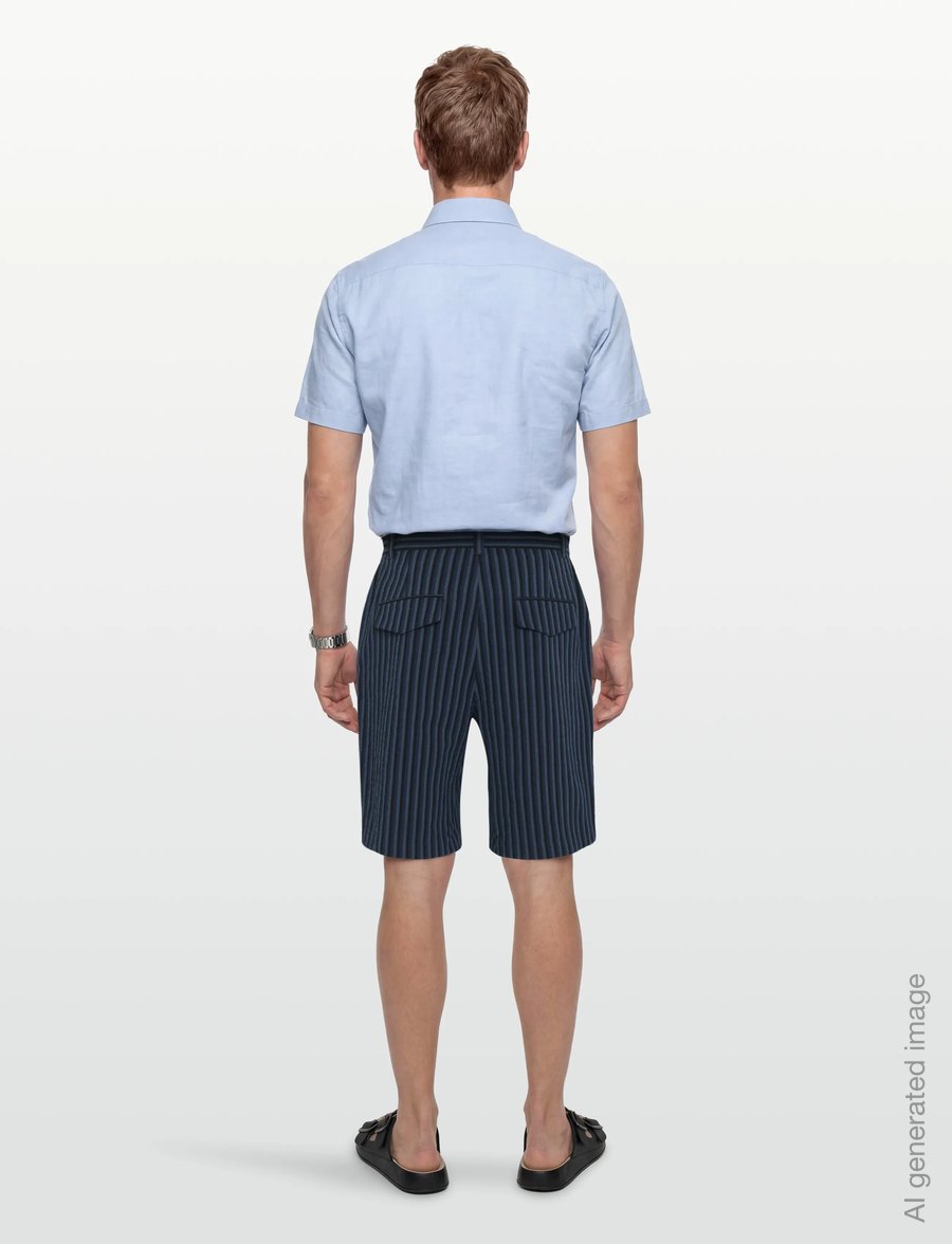 Maison Kitsune - STRIPES SEERSUCKER STAN BERMUDA SHORT - vabaaja lühikesed püksid - navy stripe - 4