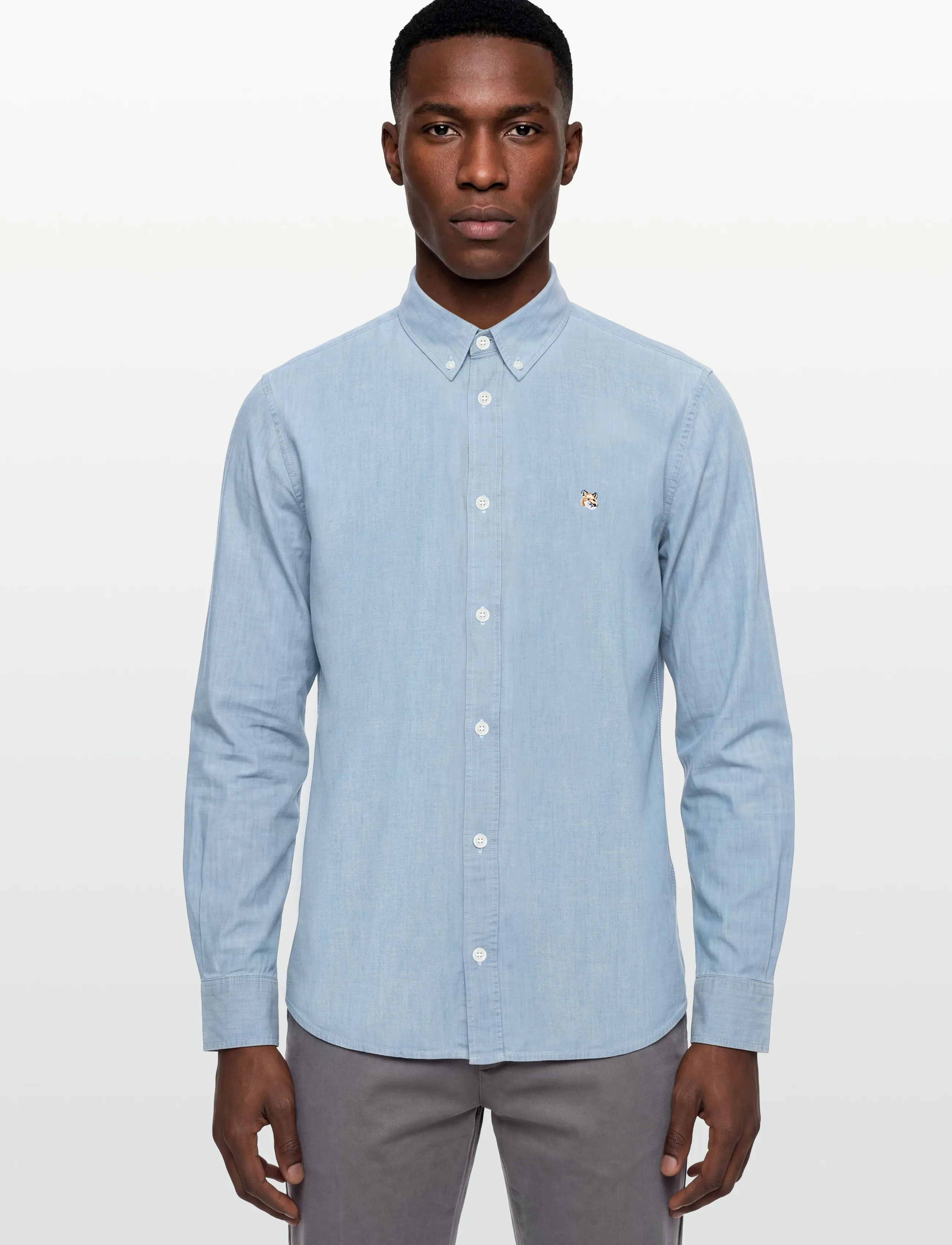 Maison Kitsune - FOX HEAD EMBROIDERY CLASSIC SHIRT BD - casual skjorter - washed indigo - 3
