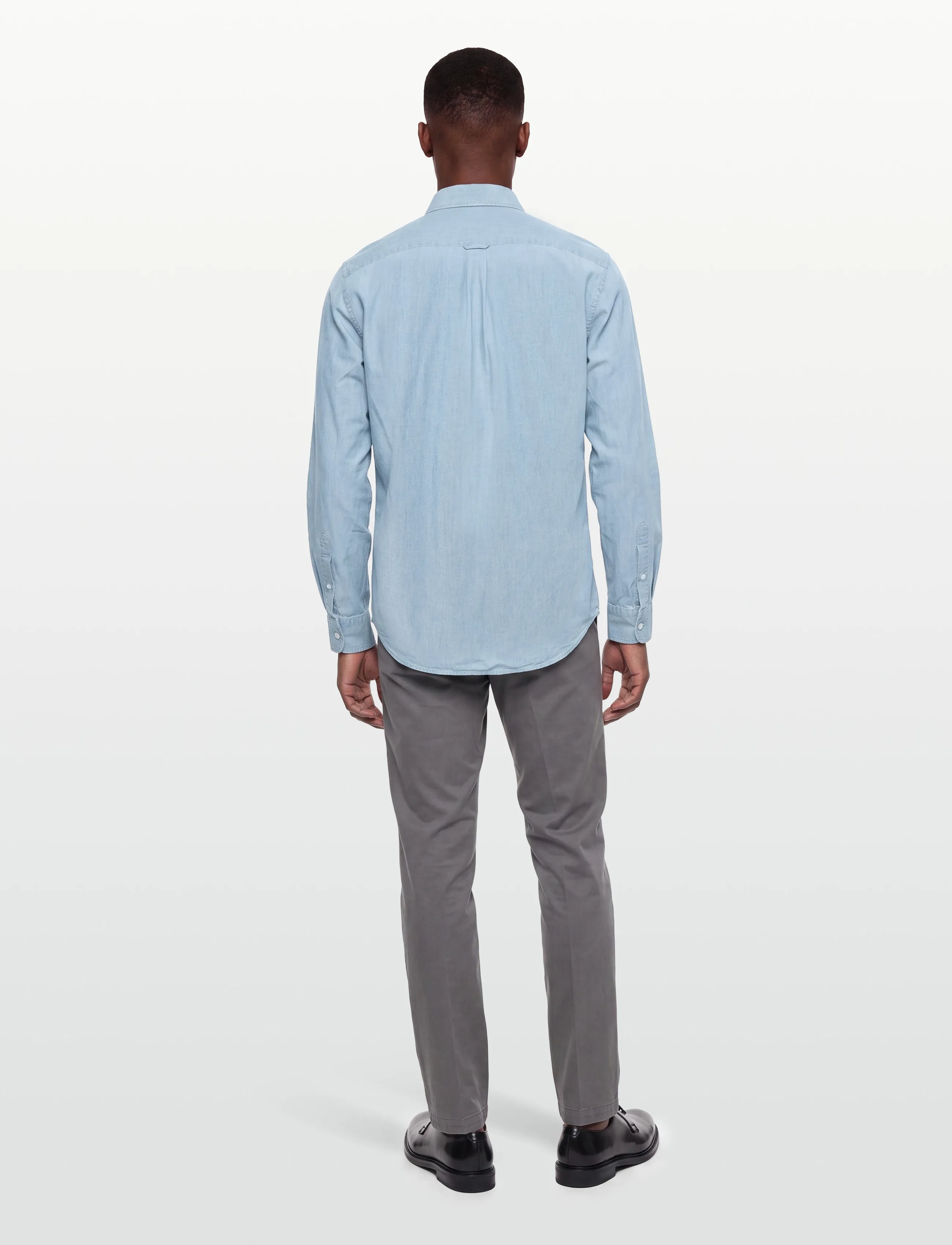Maison Kitsune - FOX HEAD EMBROIDERY CLASSIC SHIRT BD - casual skjorter - washed indigo - 4