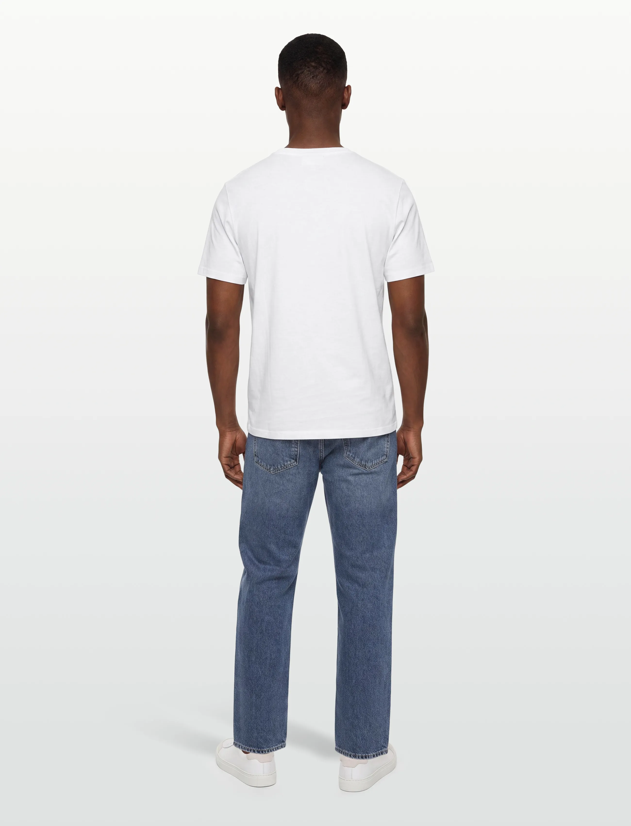 Maison Kitsune - CHILLAX FOX PATCH REGULAR TEE-SHIRT - marškinėliai trumpomis rankovėmis - white - 4