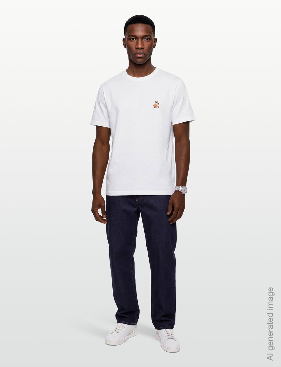 Maison Kitsune - SPEEDY FOX PATCH COMFORT TEE-SHIRT - kurzärmelige t-shirts - white - 0