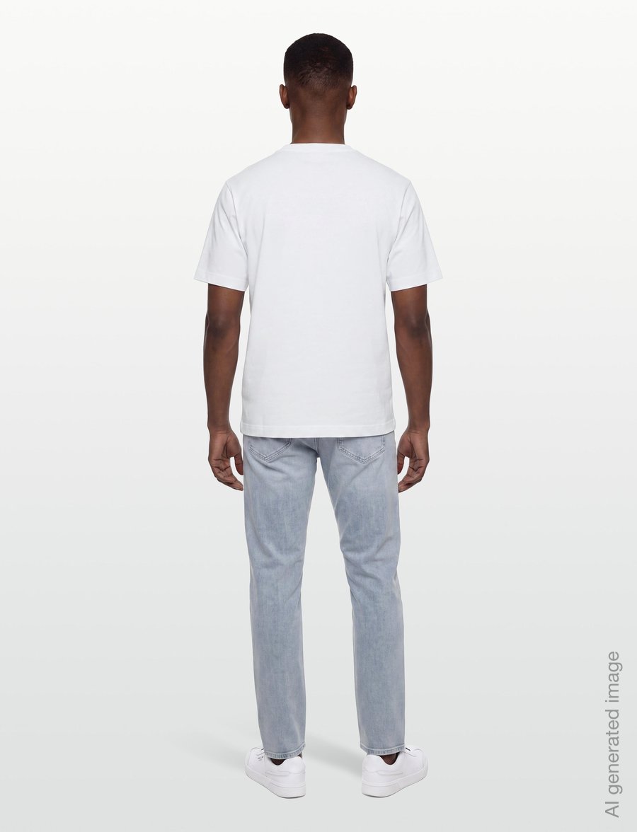 Maison Kitsune - RAMBLING FOX OVERSIZE TEE-SHIRT - kurzärmelige t-shirts - white - 4