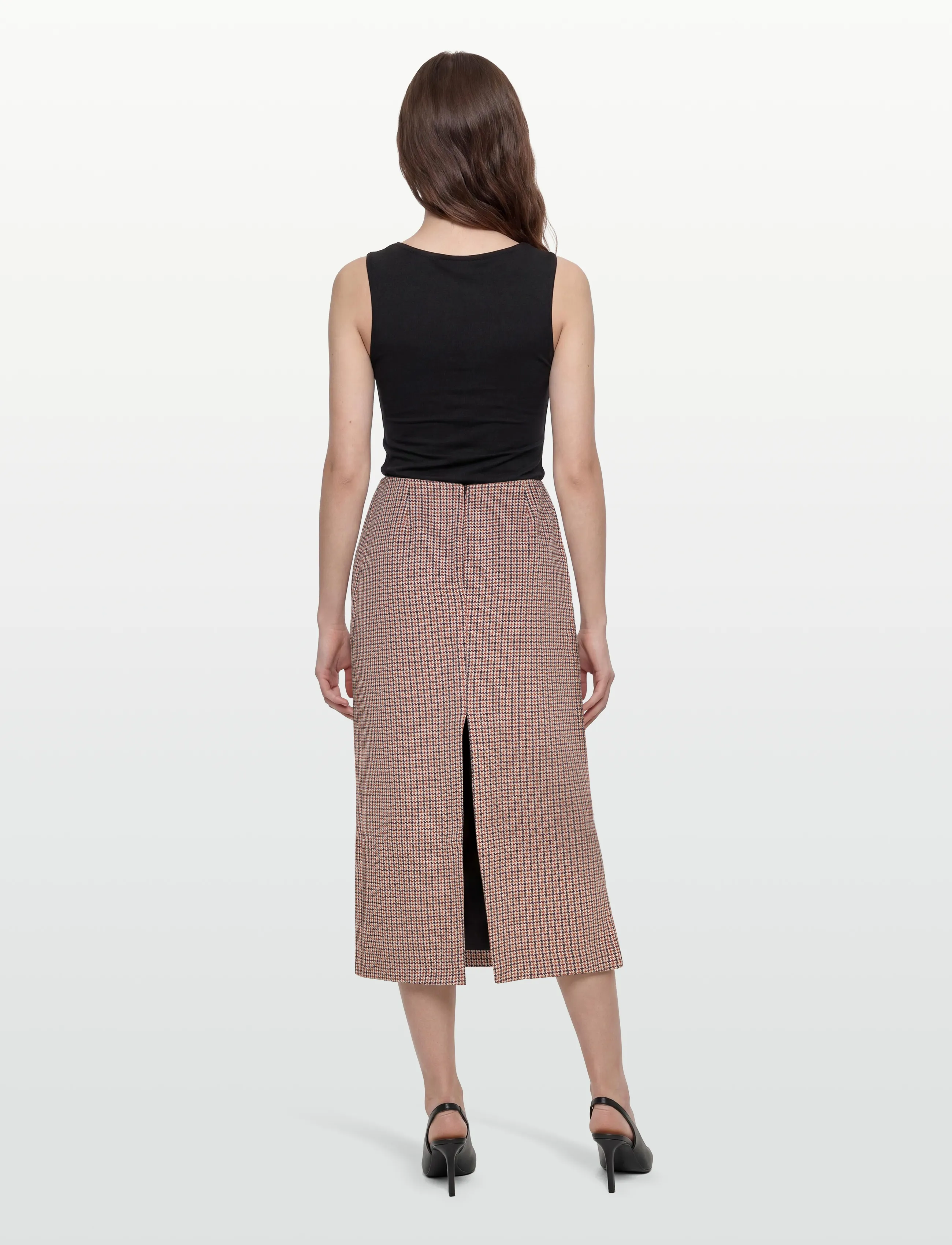 Maje - Midi skirt with houndstooth slit - midi nederdele - camel - 4