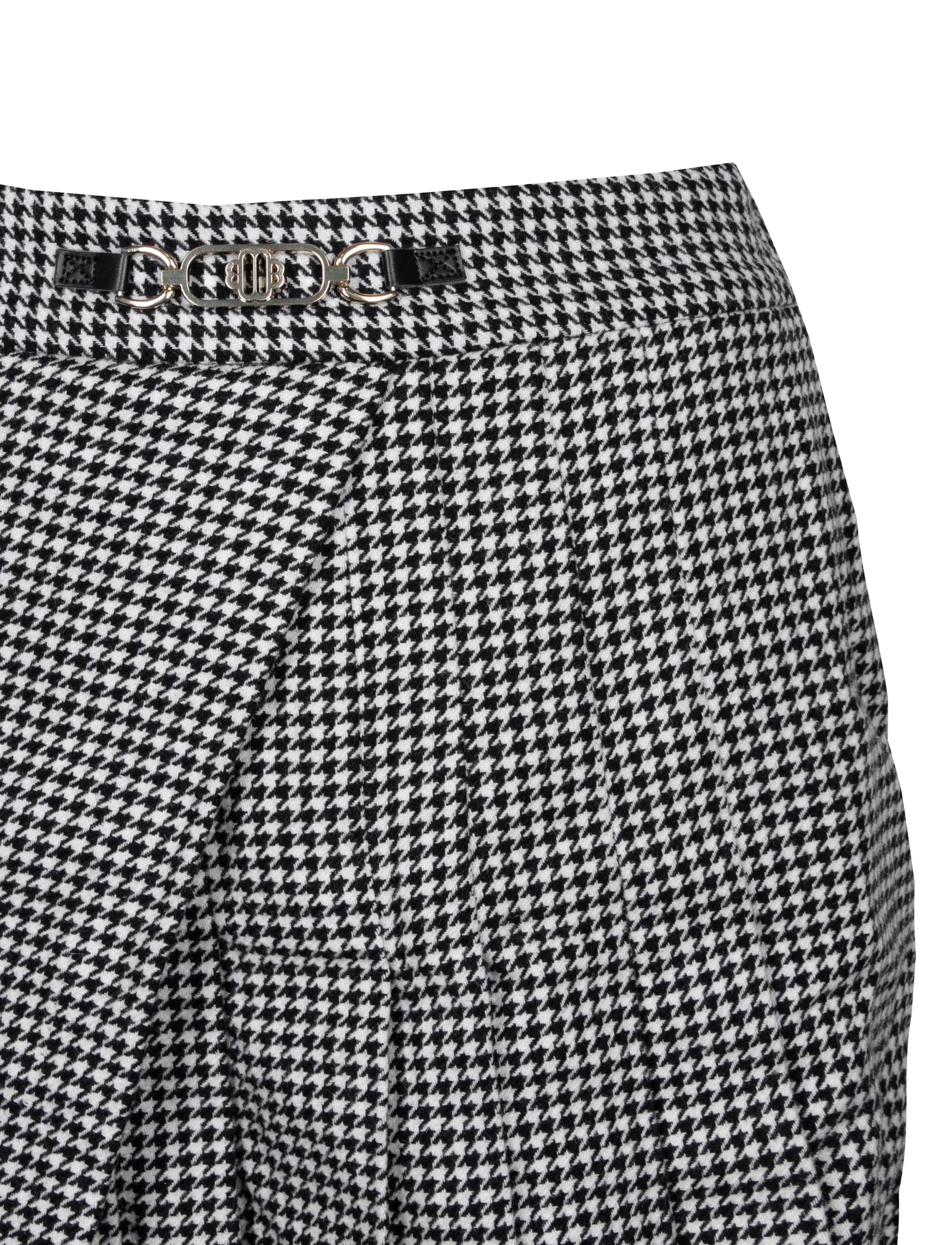 Maje - Houndstooth skort - casual shorts - black / white - 2