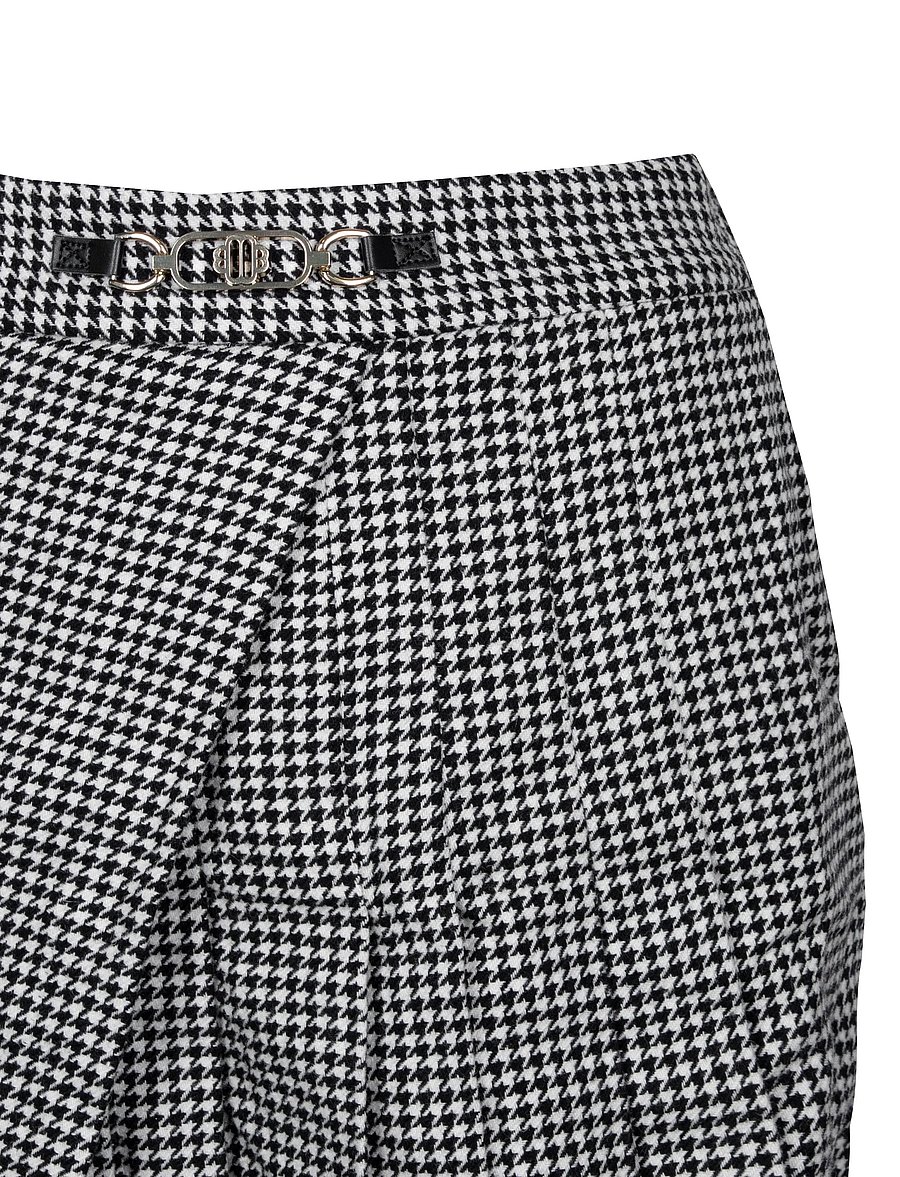 Maje - Houndstooth skort - vabaaja lühikesed püksid - black / white - 2