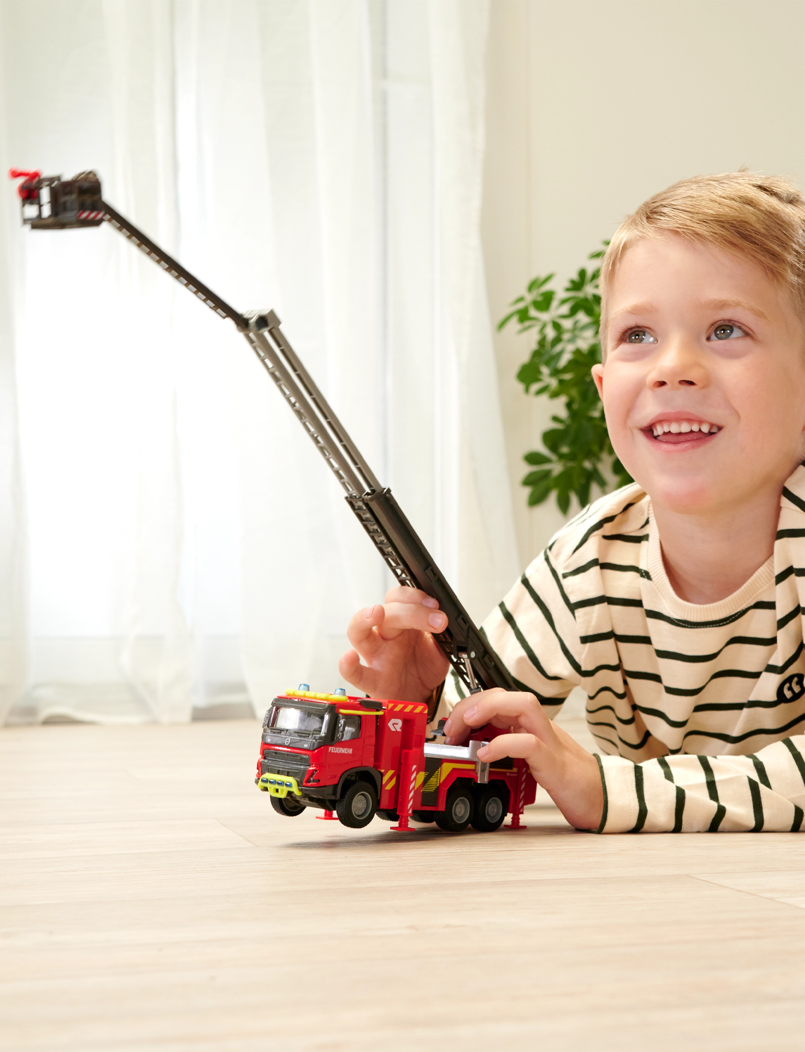 Majorette - Majorette Grand Series - Volvo Brannbil - red - 5