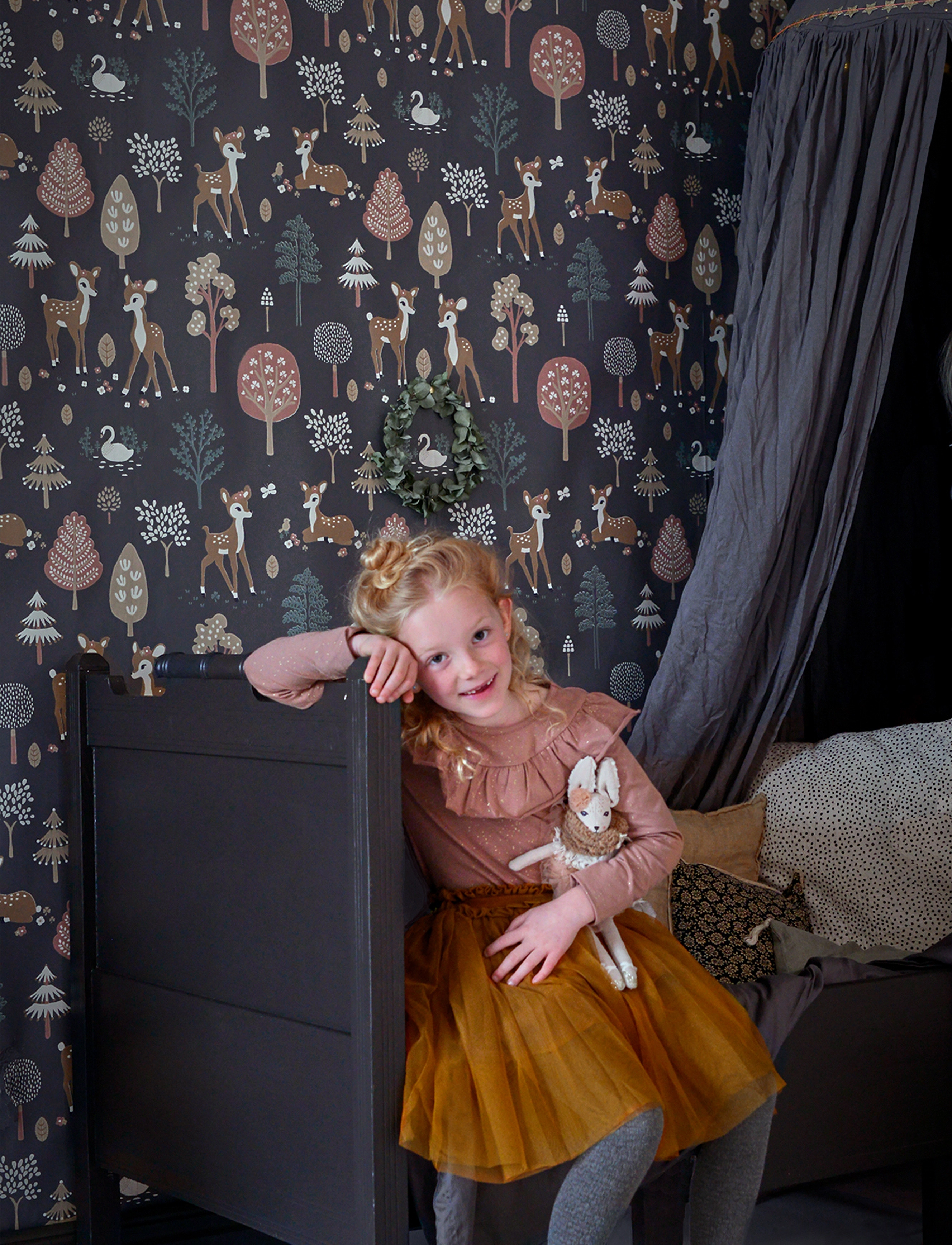 Majvillan - Wallpaper Golden woods deep grey - tapeter - deep grey - 1