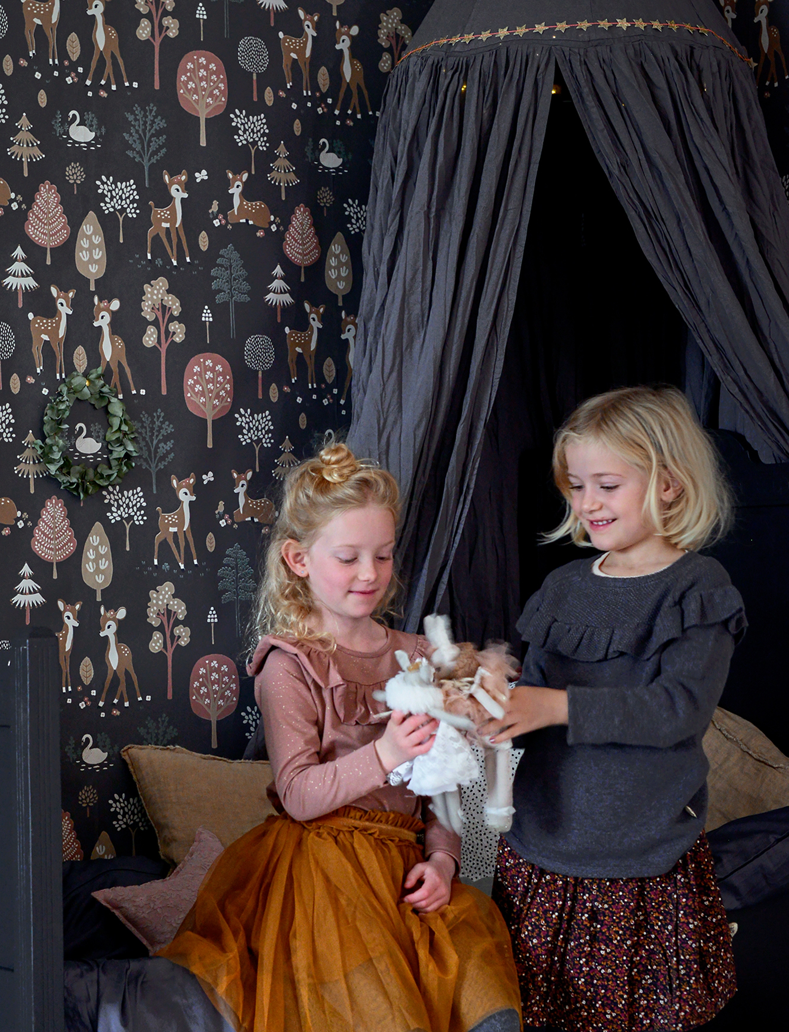 Majvillan - Wallpaper Golden woods deep grey - tapeter - deep grey - 3