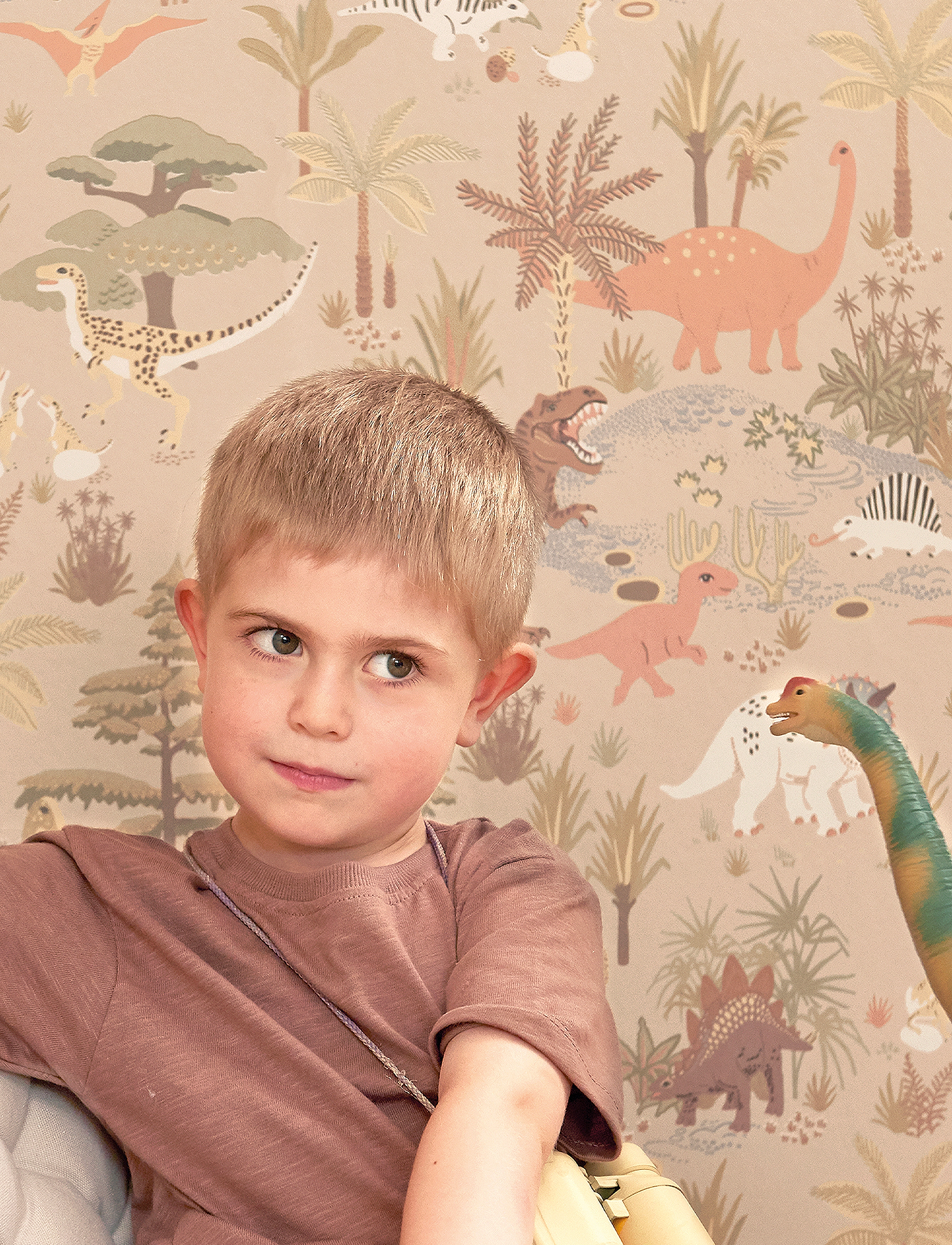 Majvillan - Wallpaper Dinosaur vibes Sandy beige - tapeter - sandy beige - 4