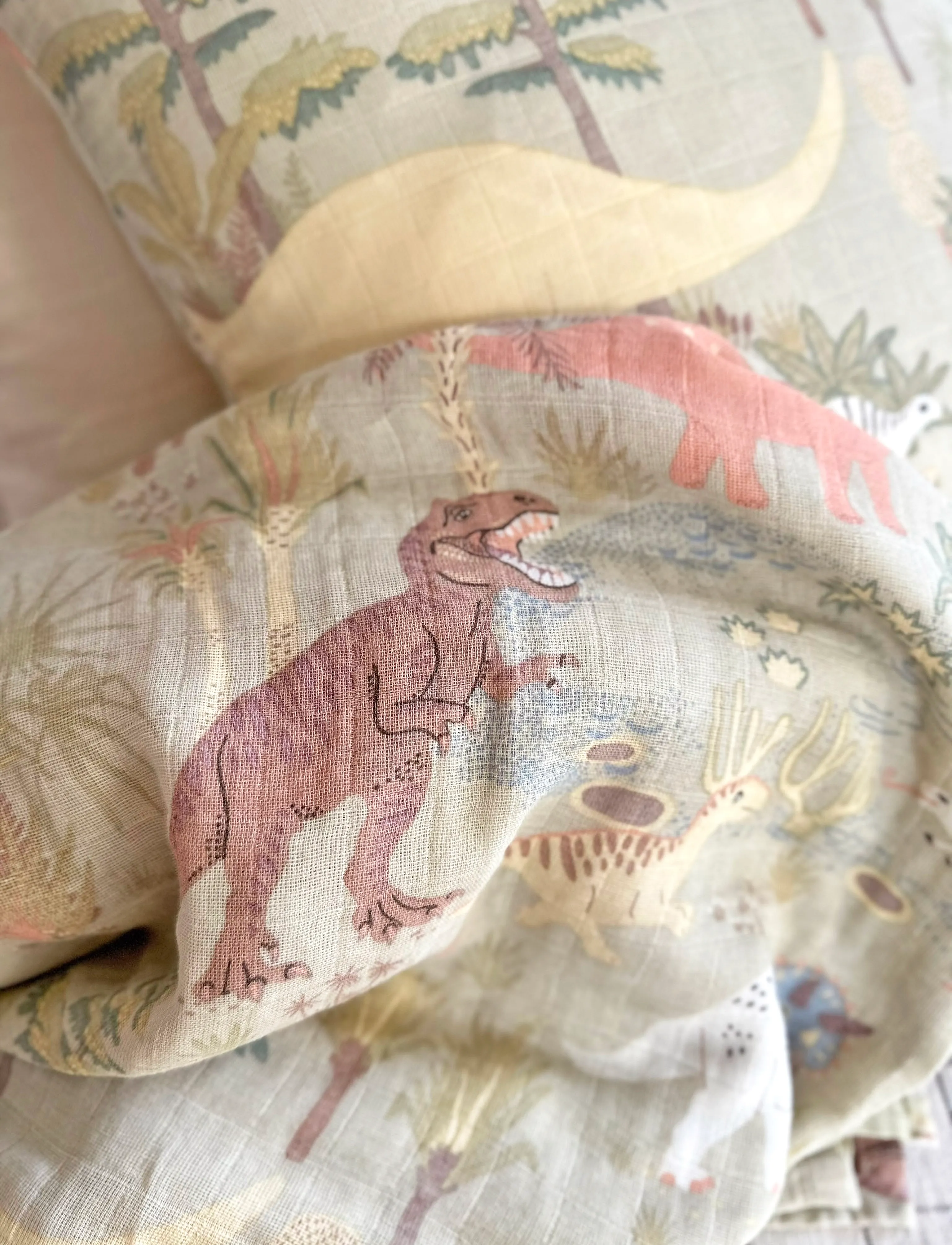 Majvillan - Dinosaur Vibes green muslin blanket 110x110 cm - plaids en mousseline - green - 3