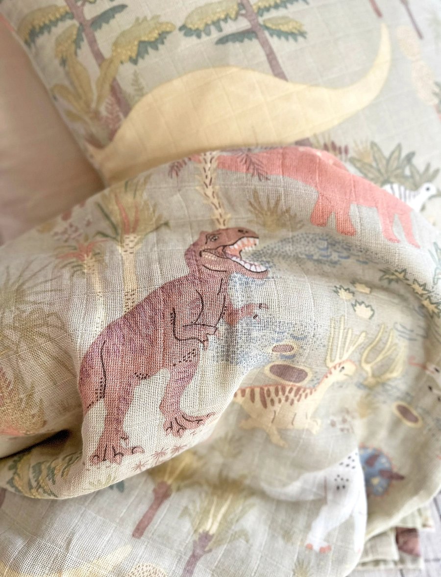 Majvillan - Dinosaur Vibes green muslin blanket 110x110 cm - plaids en mousseline - green - 3