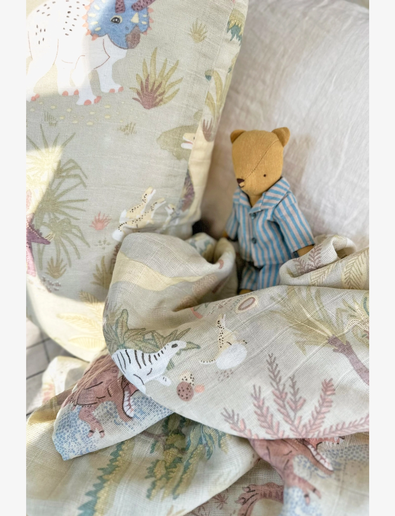 Majvillan - Dinosaur Vibes green muslin blanket 130x180 cm - plaids en mousseline - green - 2