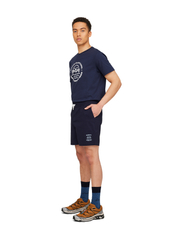 Makia - Hudö Hybrid Shorts - casual shorts - dark navy - 3