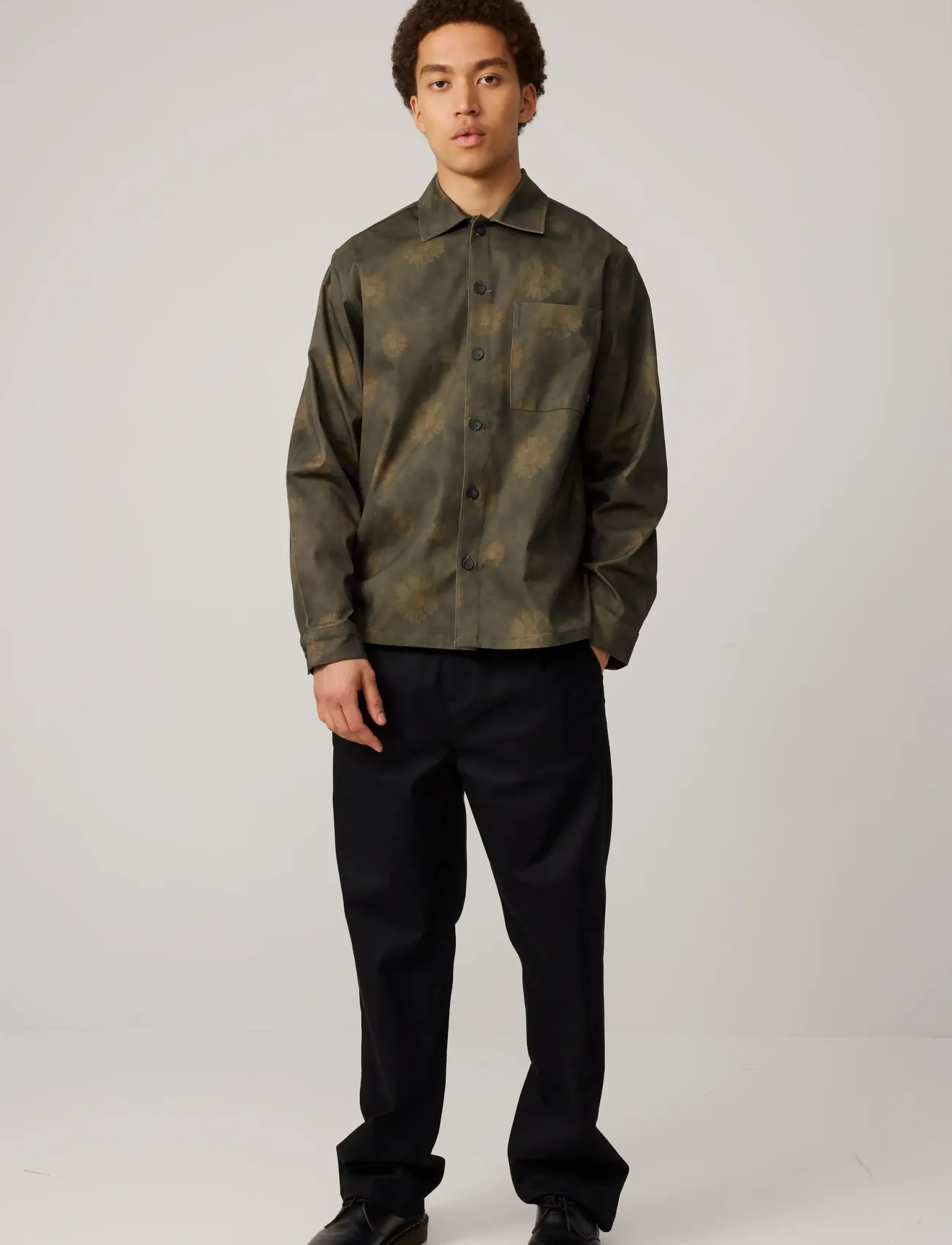 Makia Fleurine Overshirt - Forårsjakker - CARBON BLACK / khaki/green