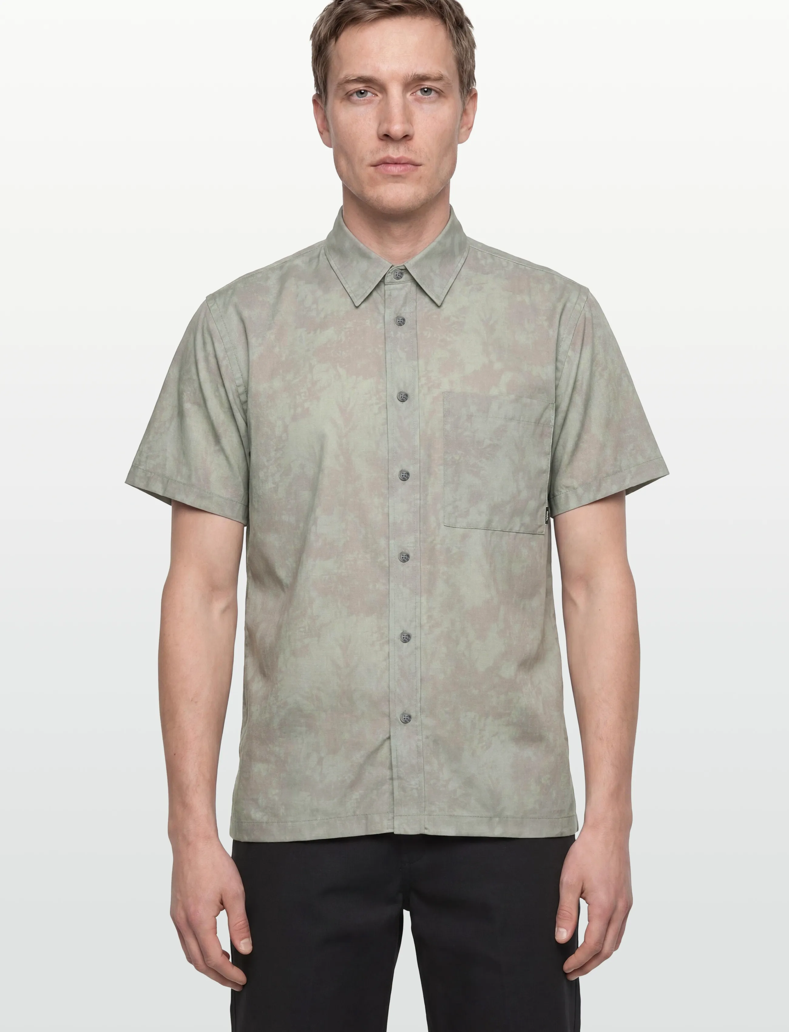 Makia Bloom Shirt kortärmade skjortor herr – bild 2