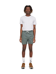 Makia - North Hybrid Shorts - casual shorts - sammal green - 2