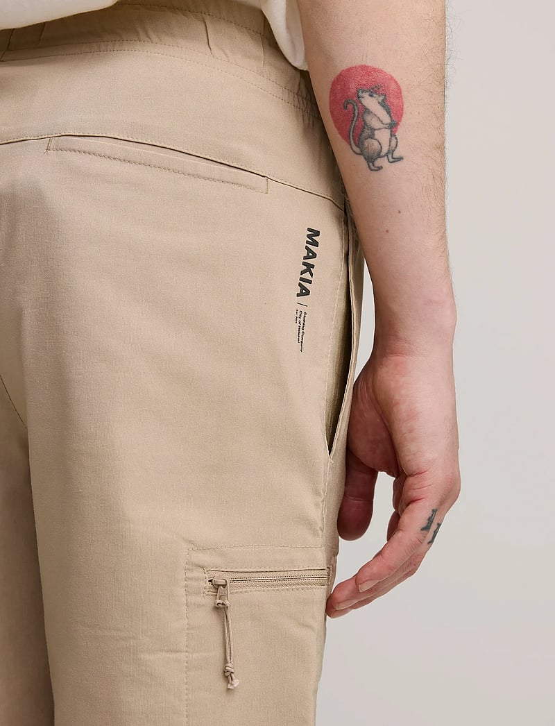 Makia - Kasper Shorts - casual shorts - sand - 4