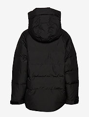 Makia - Lumi Parka - down- & padded jackets - black - 2