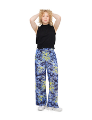 Makia - Ley Trousers - leveälahkeiset housut - pond - 7