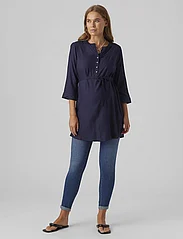 Mamalicious - MLMERCY LIA 3/4 WOVEN TUNIC 2F NOOS A. - lowest prices - navy blazer - 6