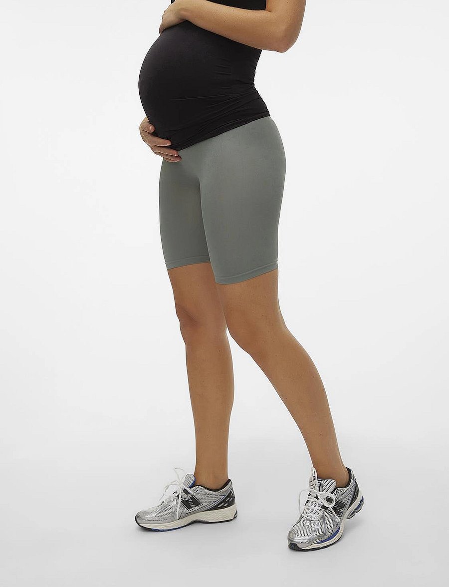 Mamalicious - MLTIA JEANNE SHORTS NOOS A. - 1/2 länge - laurel wreath - 0