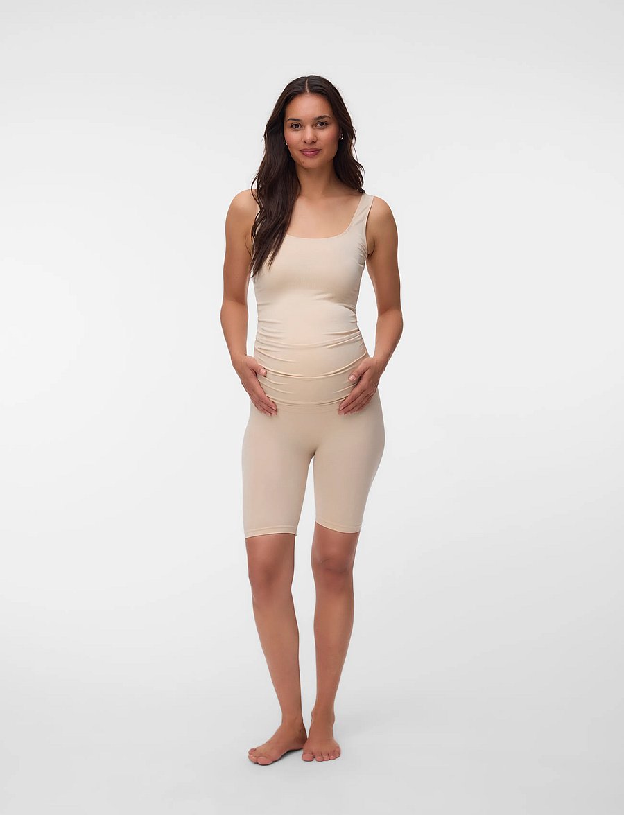 Mamalicious - MLTIA JEANNE SHORTS A. - 1/2 länge - mellow buff - 5