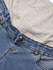 Mamalicious - MLONO SLIM JEANS - džinsa bikses ar tievām starām - light blue denim - 3