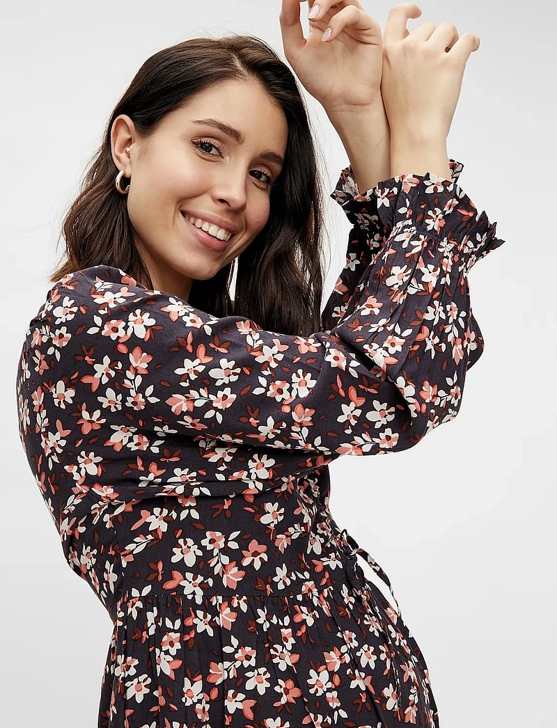 Mamalicious - MLALICE L/S WOVEN ABK DRESS A. - midi kjoler - peacoat - 4