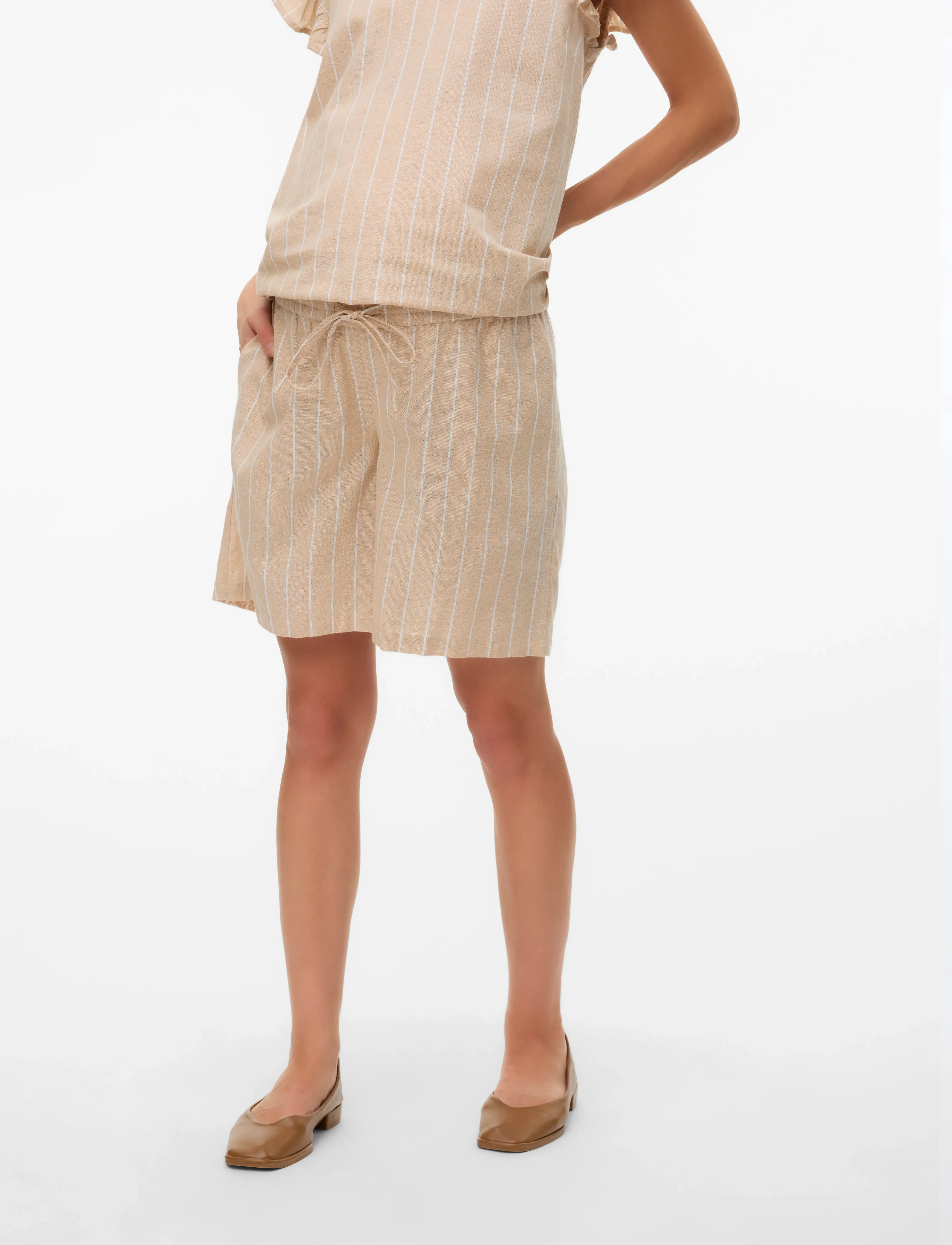 Mamalicious - MLFLORENS WO SHORTS - letnie okazje - humus - 3