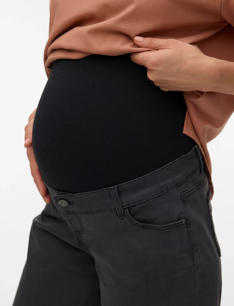 Mamalicious - MLKAIRO DENIM SHORTS - hosen - black denim - 4