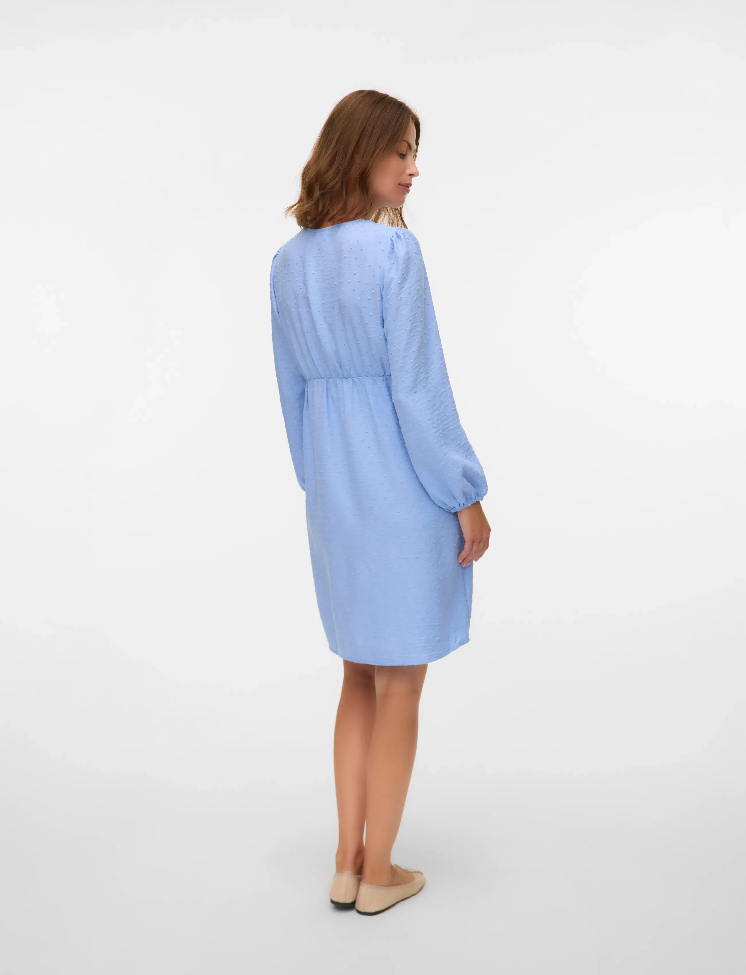 Mamalicious - MLLIFINA DOBBY TESS 2/4 WO ABK DRESS 2F - slå-om-kjoler - brunnera blue - 2