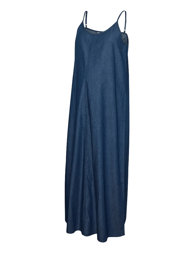 Mamalicious - MLVANDA S/L MIDAXI WO DRESS - teksakleidid - medium blue denim - 1