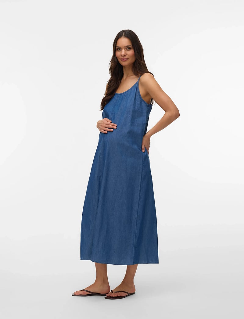 Mamalicious - MLVANDA S/L MIDAXI WO DRESS - teksakleidid - medium blue denim - 4