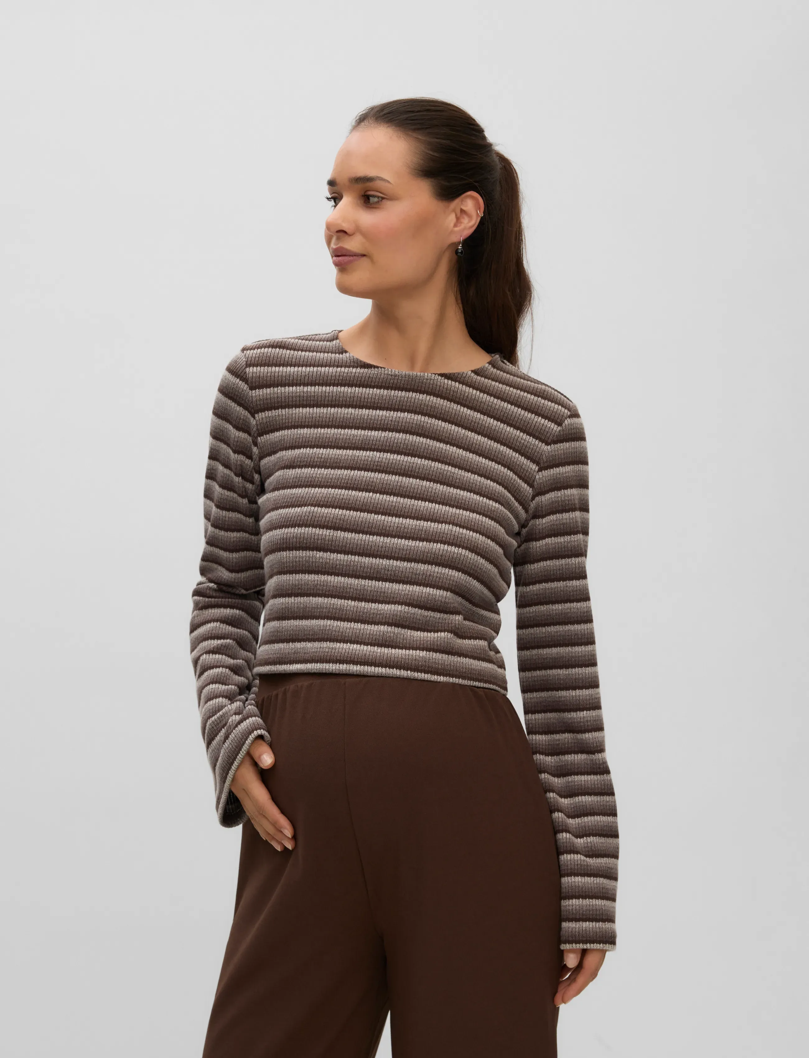 Mamalicious - MLIMAN LS JRS CROP TOP - oberteile - cocoa brown - 3