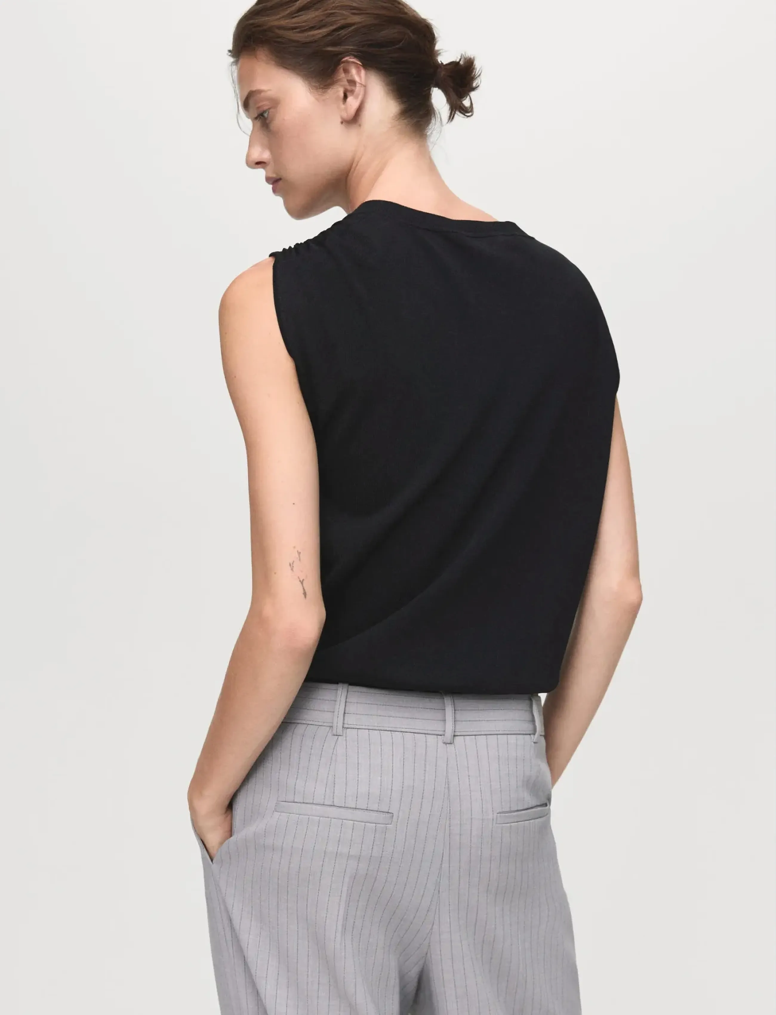 Mango - Short-sleeved sweater with metallic detail - Ærmeløse bluser - black - 3