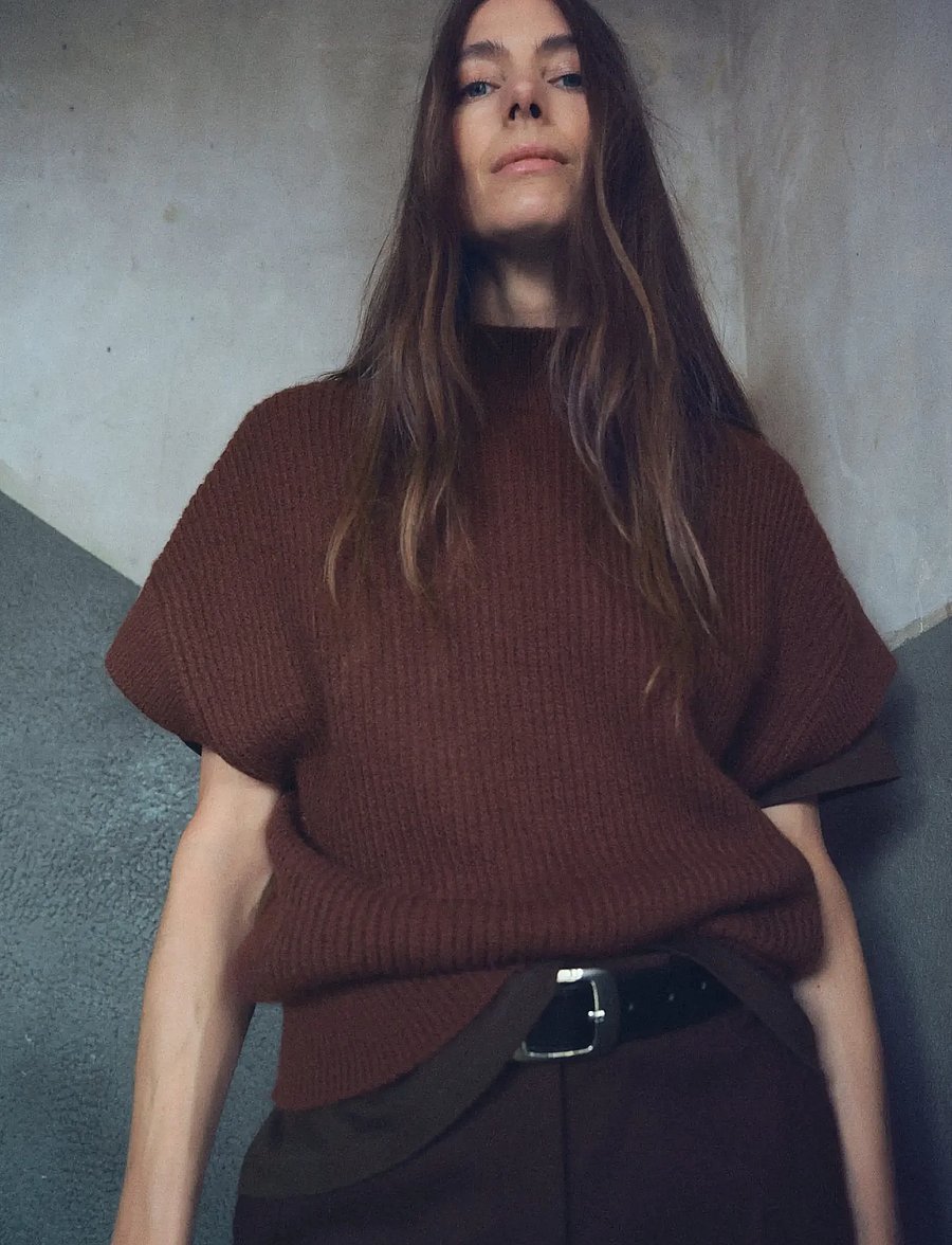 Mango - Perkins-neck short-sleeved sweater - striktrøjer - brown - 0