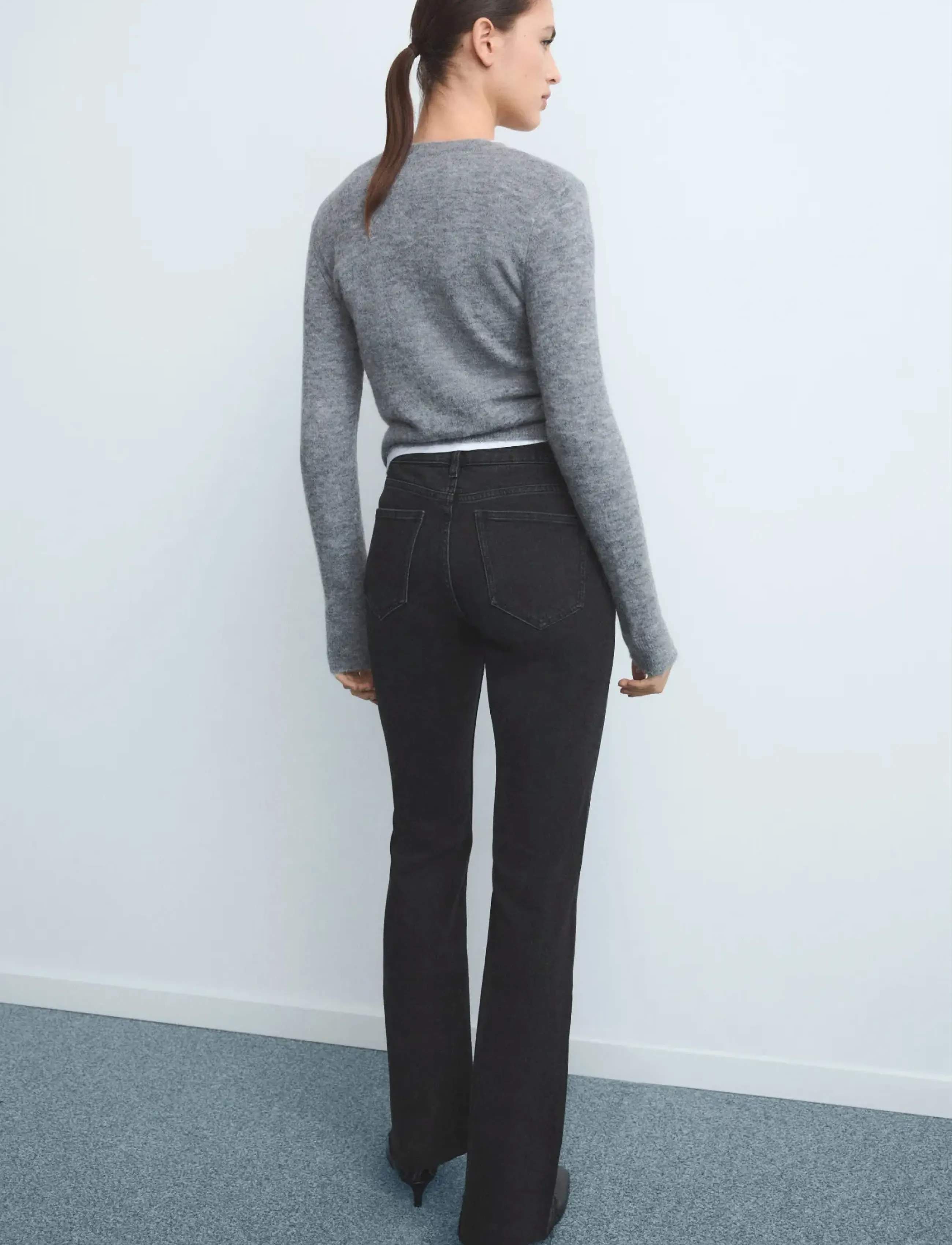 Mango - Fiona flared mid-rise jeans - open grey - 3