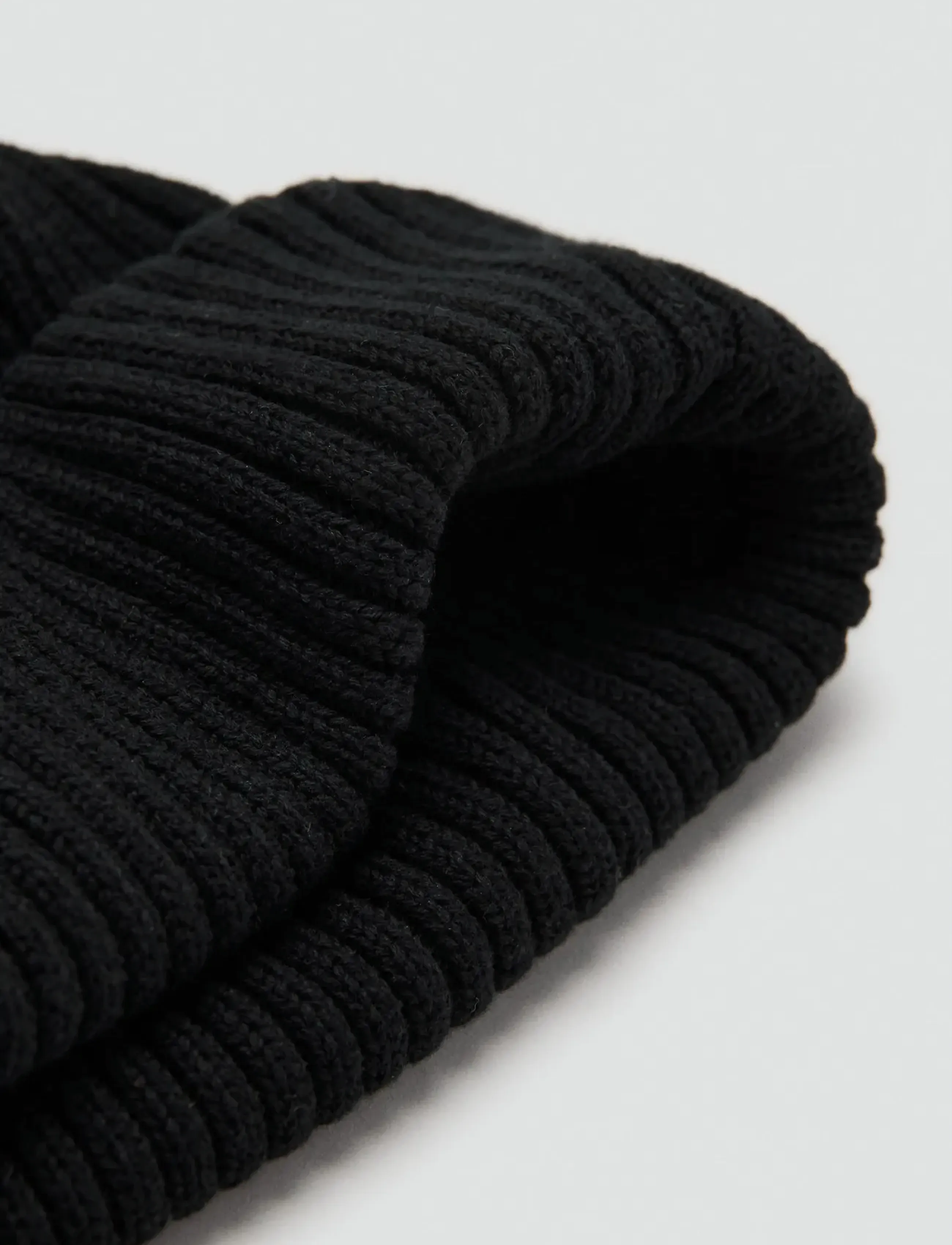 Mango Rib-Knit Cotton Hat, Ribbet Hue, Sort, Str: ONE SIZE