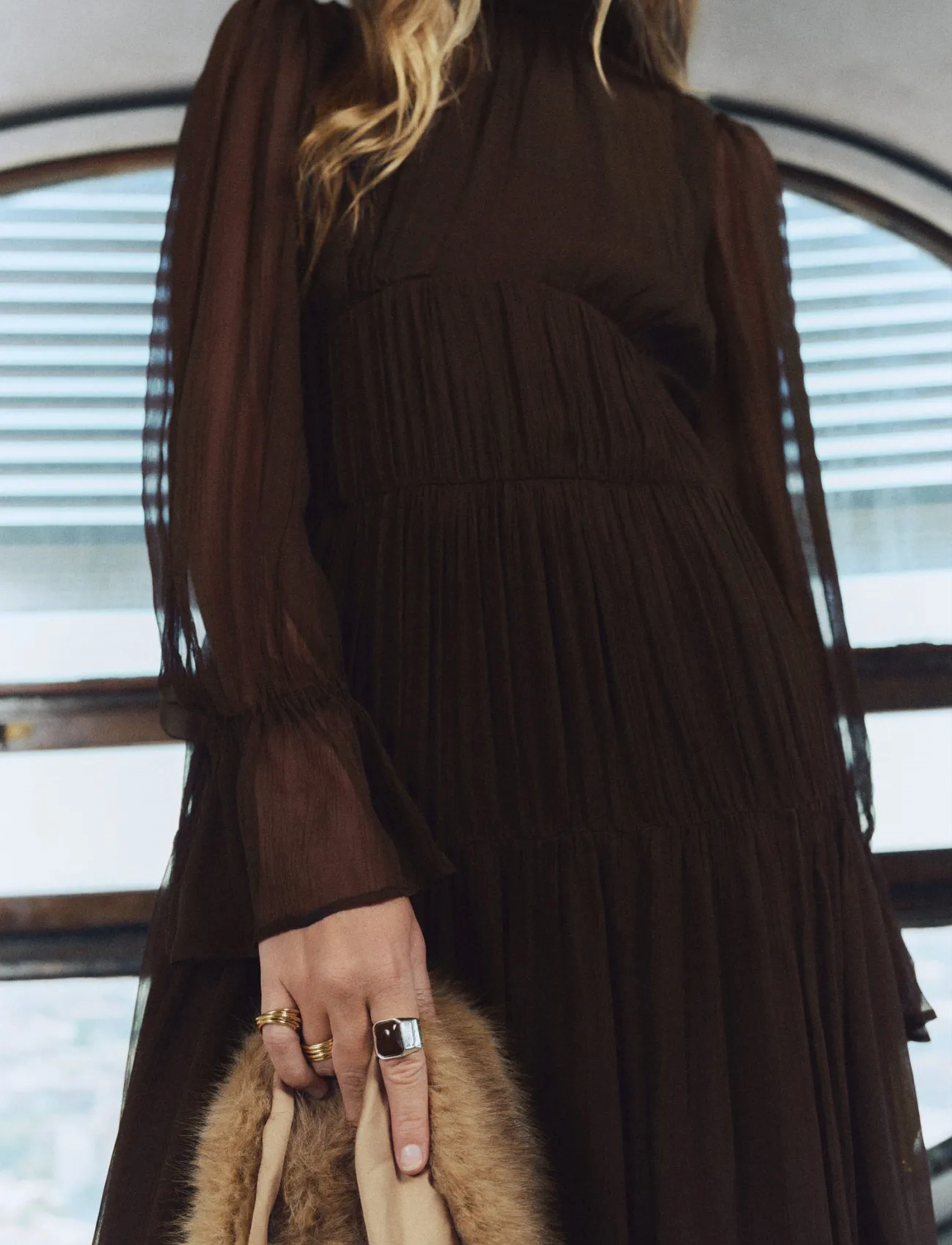 Mango Ruffled dress with puffed sleeves - Kleider - DARK BROWN / brown