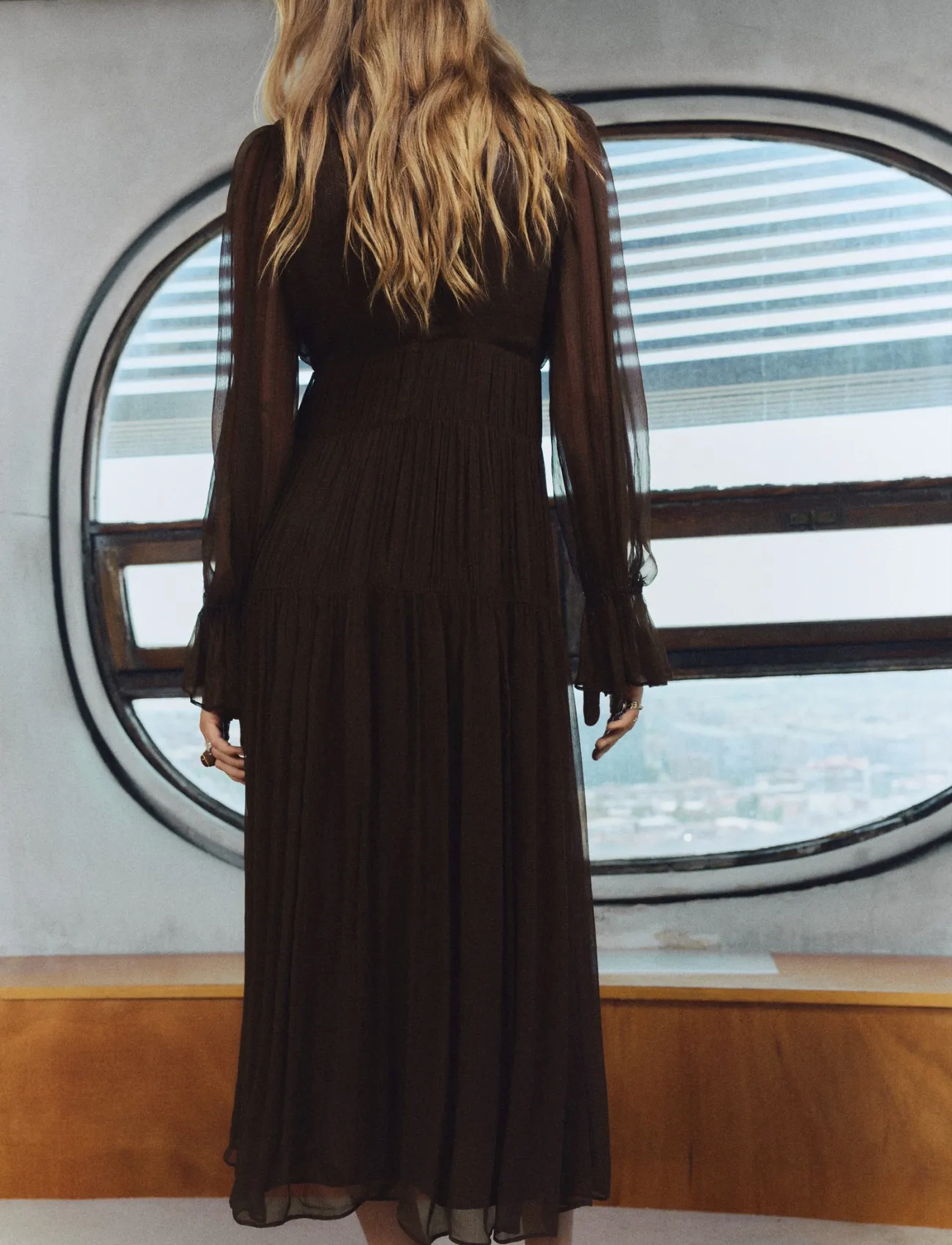 Mango - Ruffled dress with puffed sleeves - midi-jurken - dark brown - 2