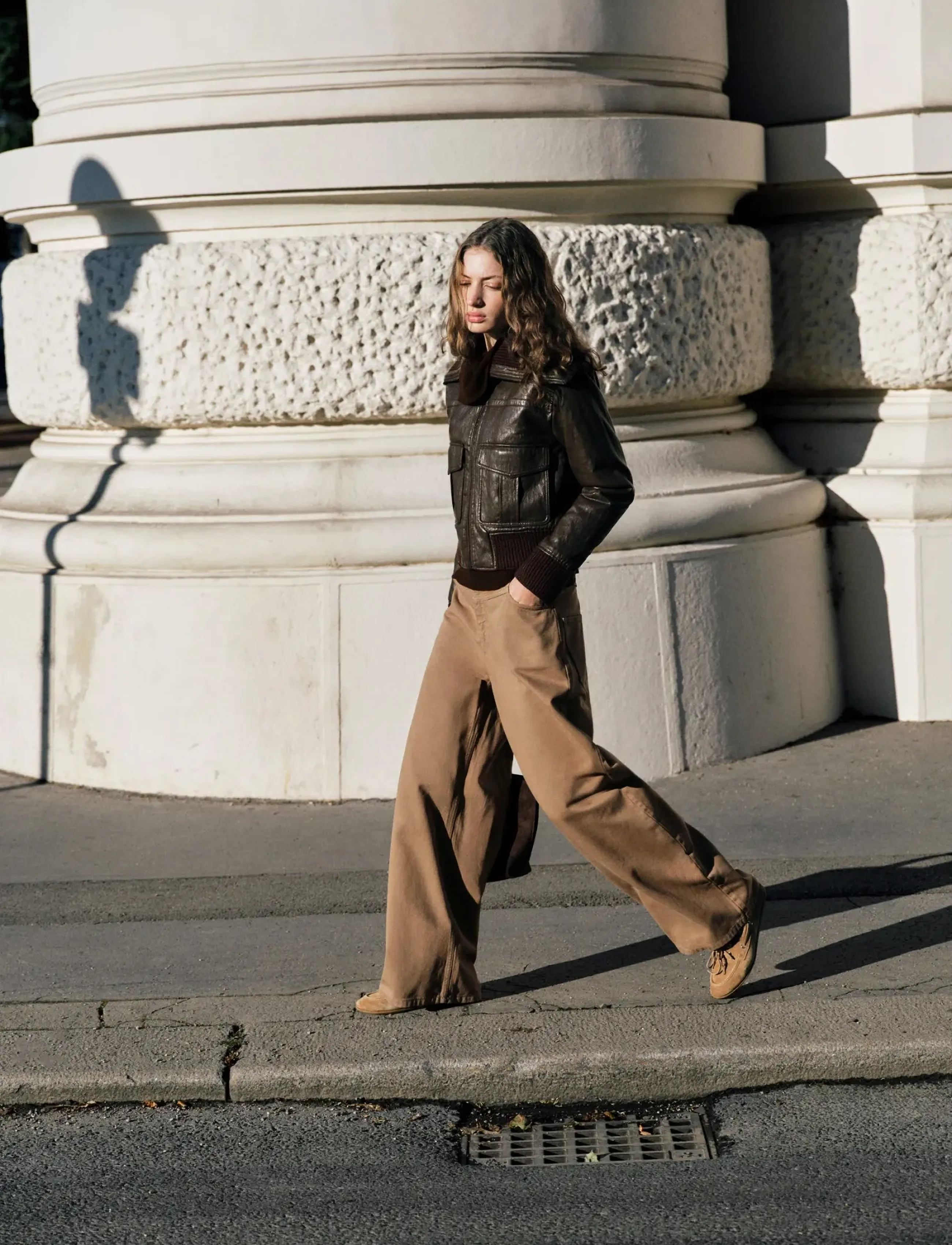 Mango Wide-leg mid-rise loose-fit jeans - Kollektioner - DARK BROWN / beige