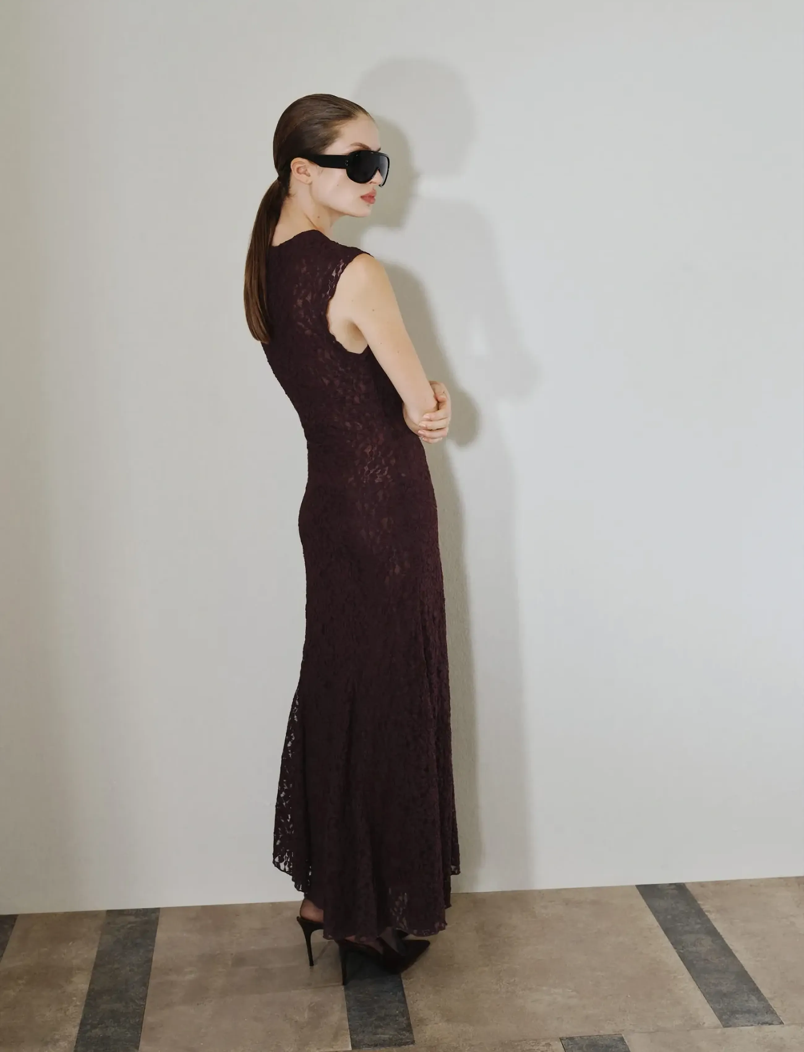 Mango - Asymmetric lace dress - aftenkjoler - brown - 2