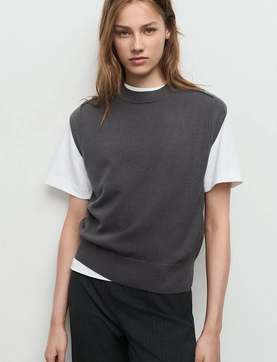 Mango - Knitted waistcoat with seam detail - strikveste - charcoal - 0