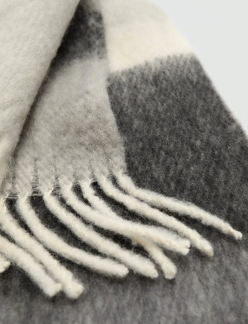 Mango - Striped scarf with tasselled ends - halsdukar - grey - 0