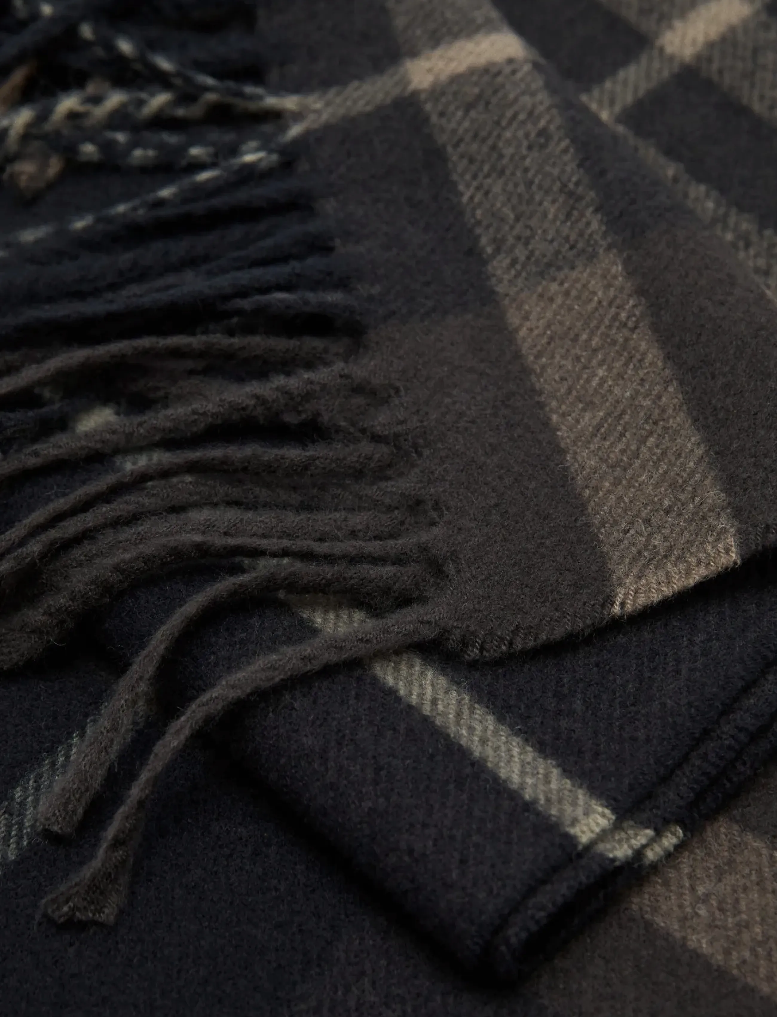 Mango Check fringed scarf - Looks for less - NAVY / black