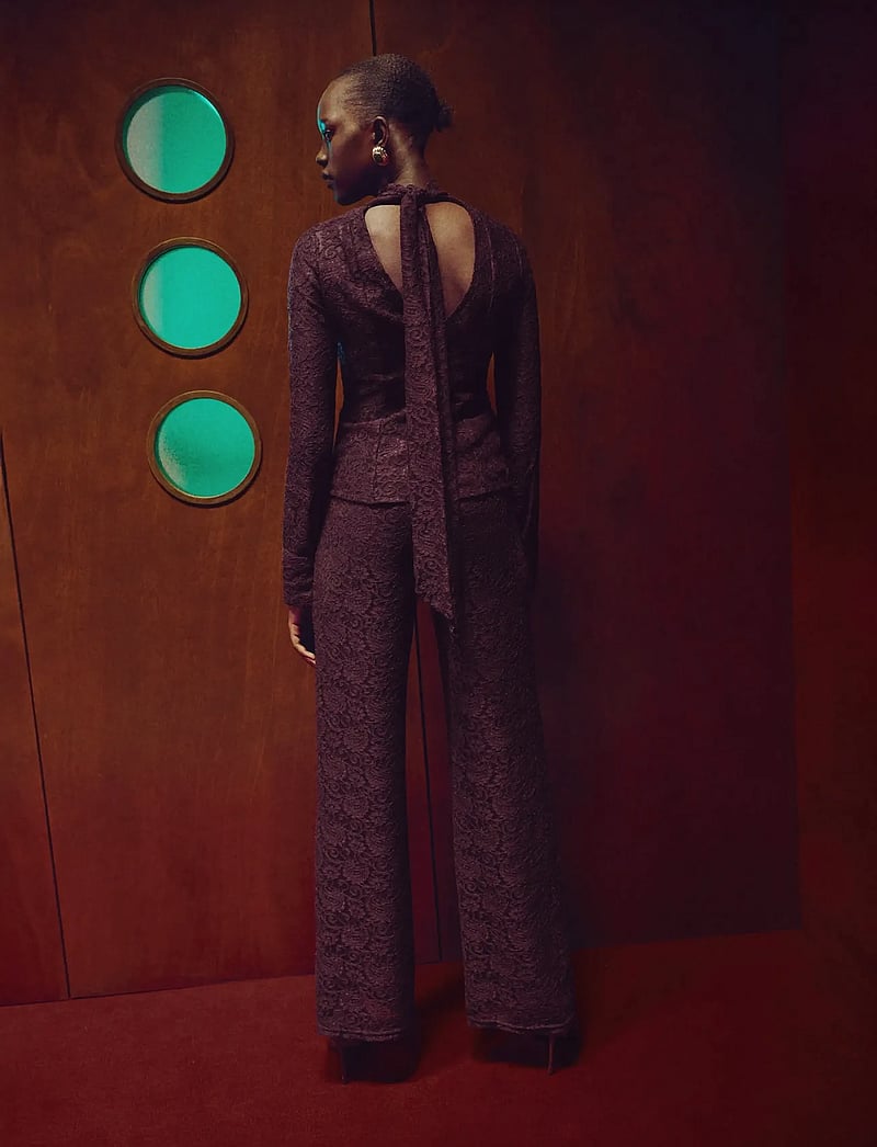 Mango - Lace shirt with scarf - langærmede bluser - dark red - 2