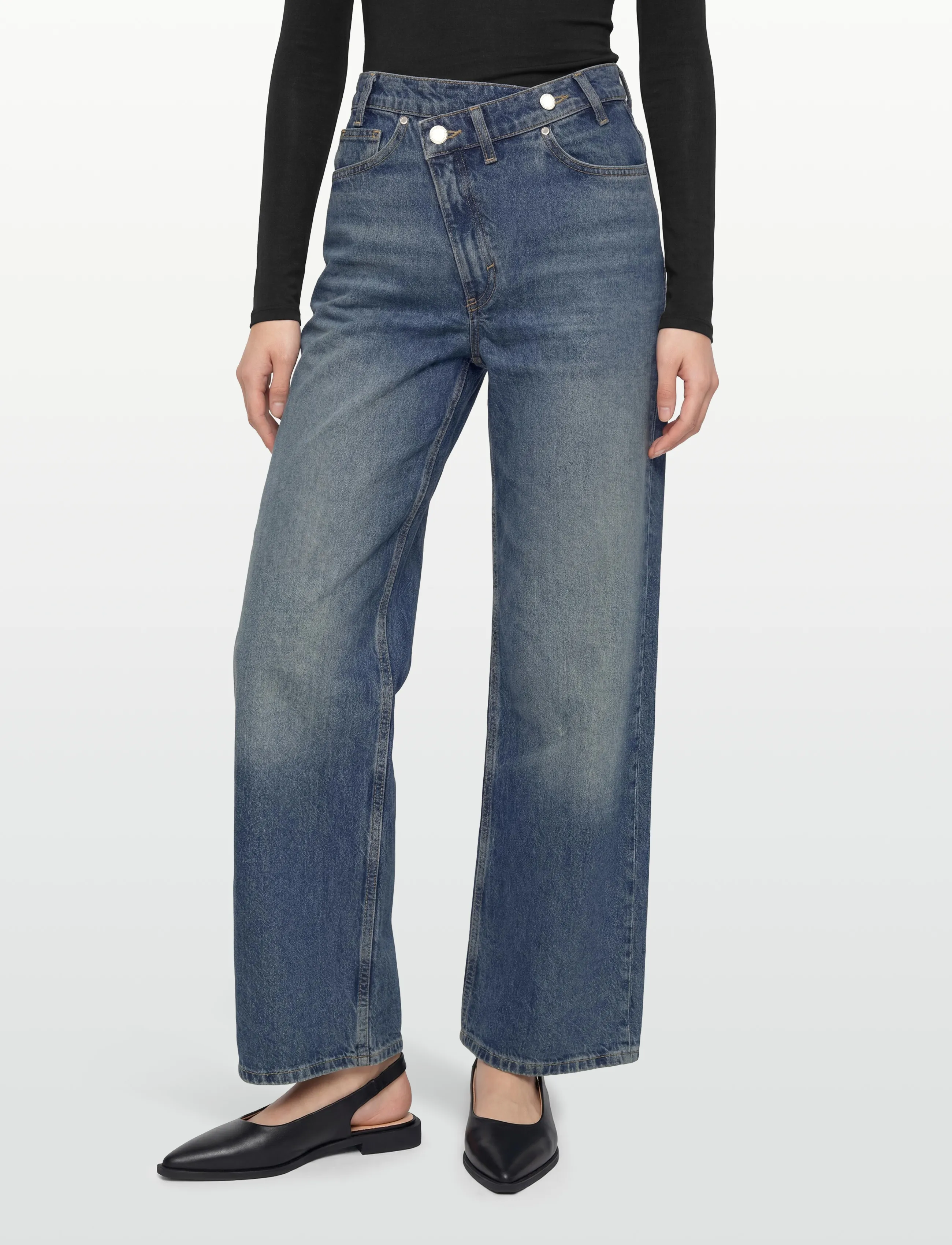 Mango - Wide leg mid-rise jeans with a crossover waistband - vida jeans - open blue - 3
