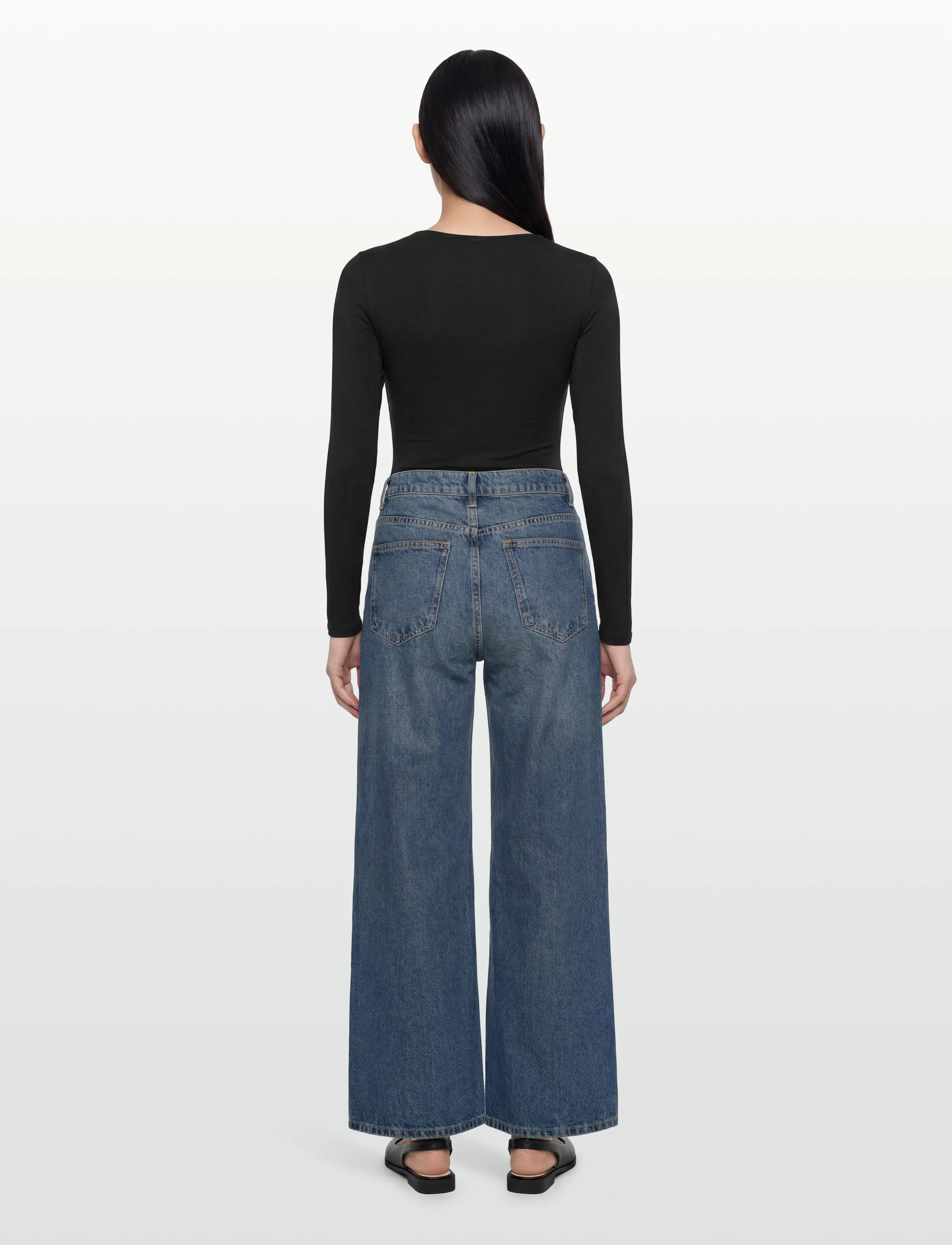 Mango - Wide leg mid-rise jeans with a crossover waistband - vida jeans - open blue - 4
