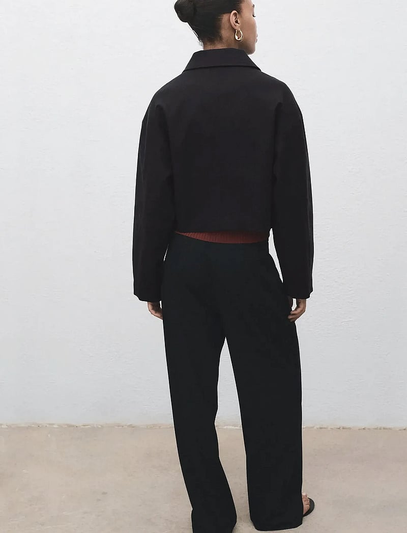 Mango - Cropped jacket with pockets - quiltade jackor - black - 2